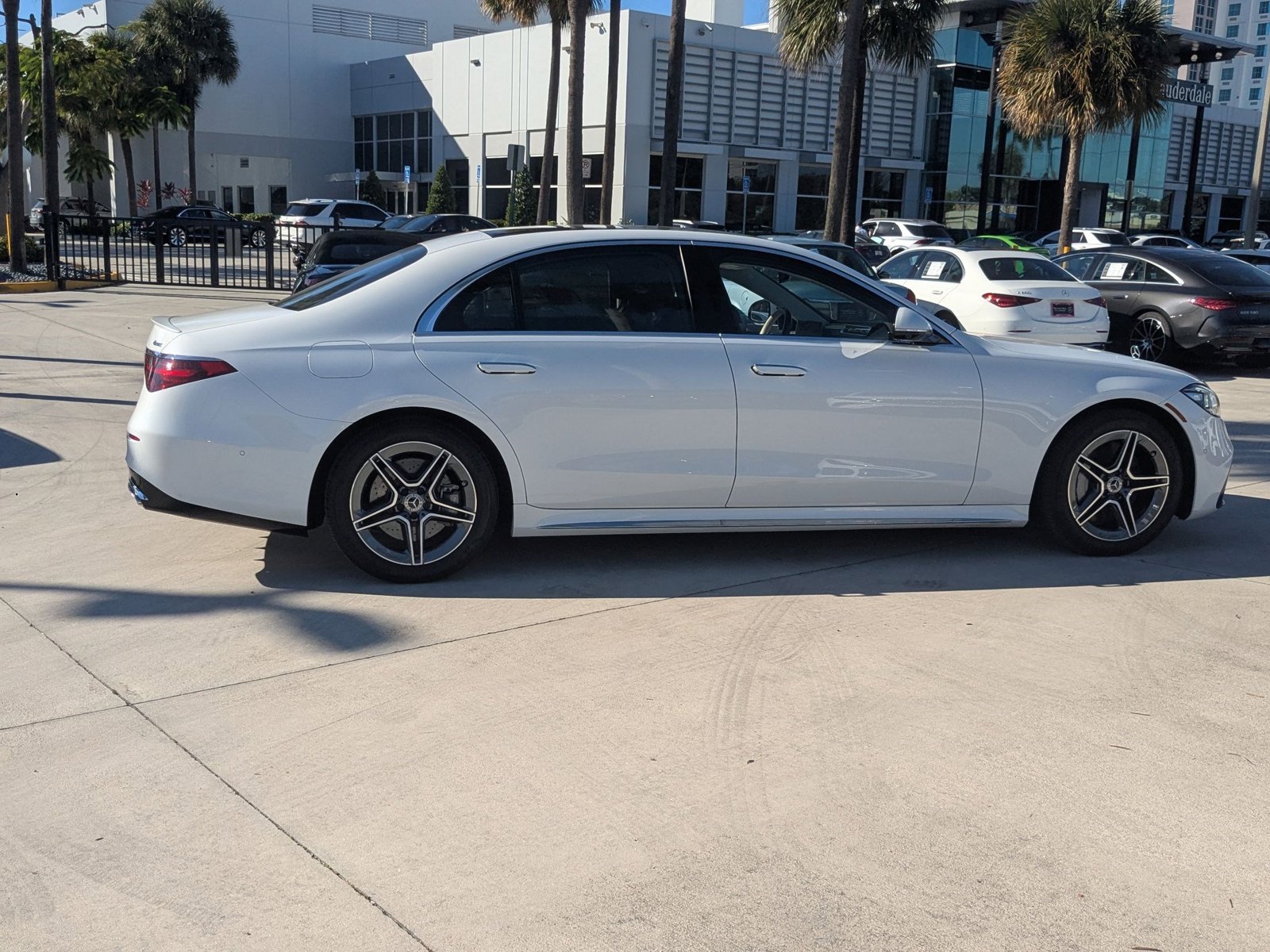 2024 Mercedes Benz S 580e 4MATIC photo 4