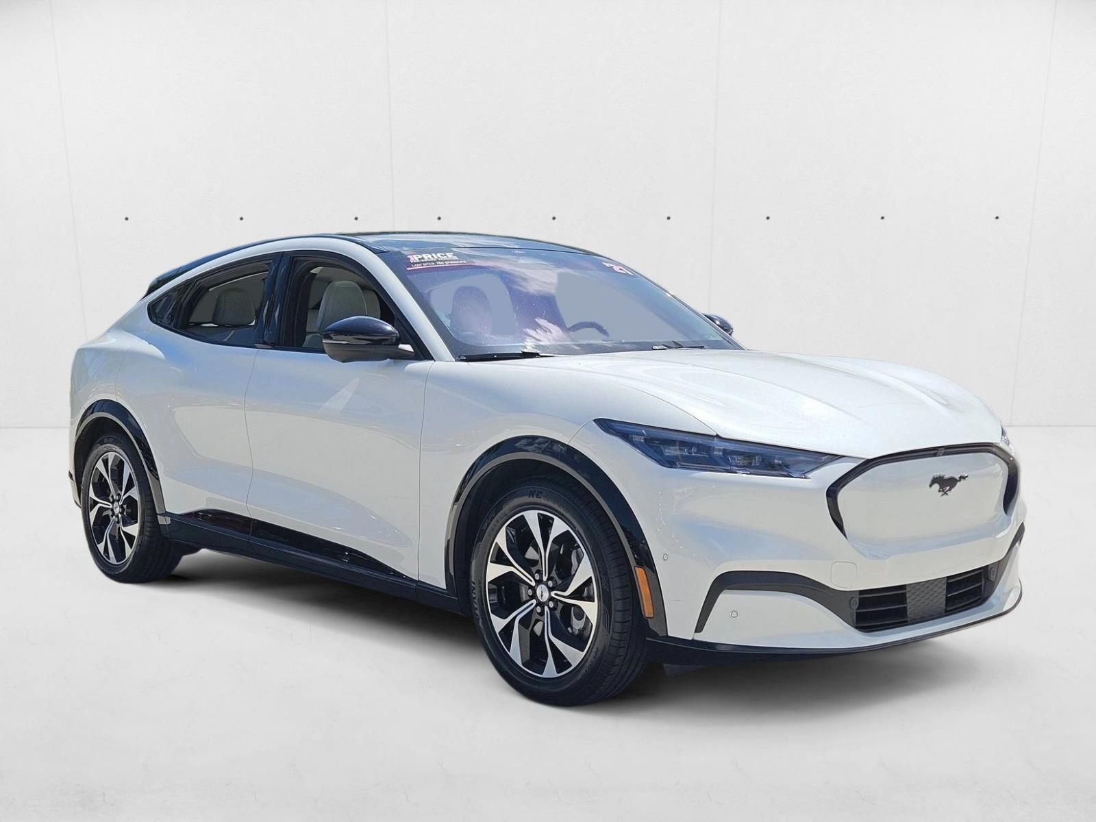 2021 Ford Mustang Mach-E Premium photo 3