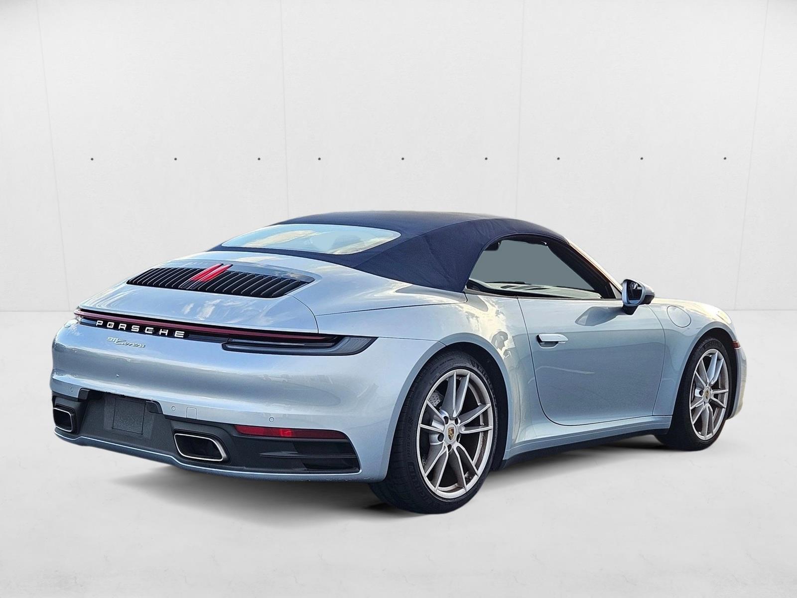 2022 Porsche 911 Cabriolet photo 2