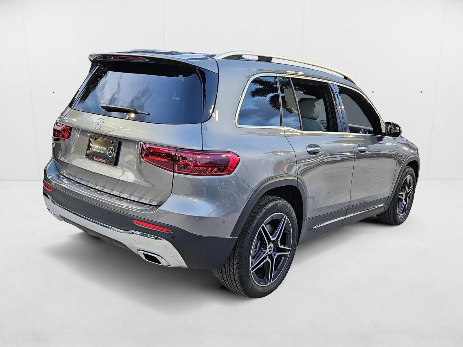 2026 Mercedes Benz GLB 250 photo 2