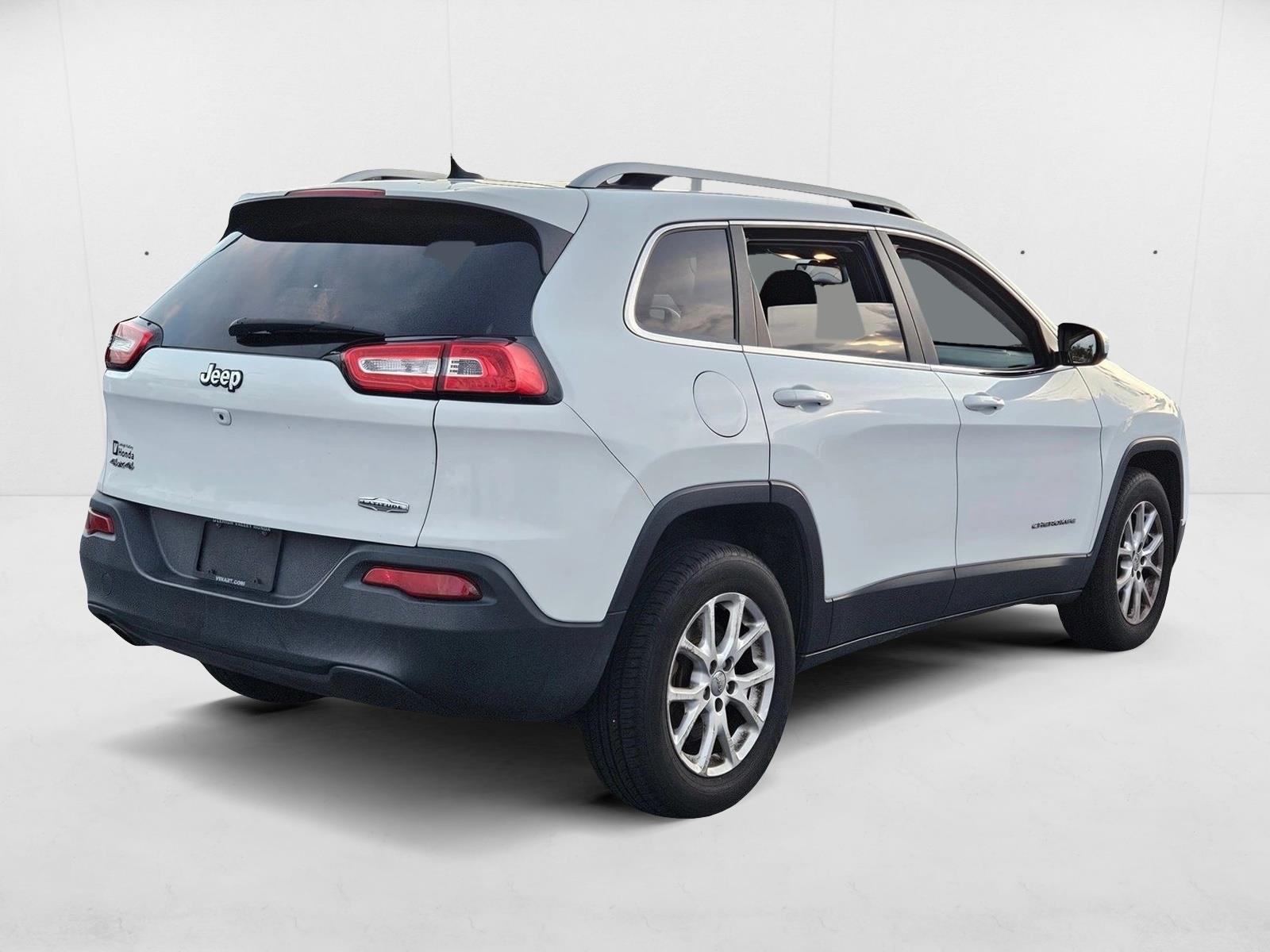 2015 Jeep Cherokee Latitude photo 2