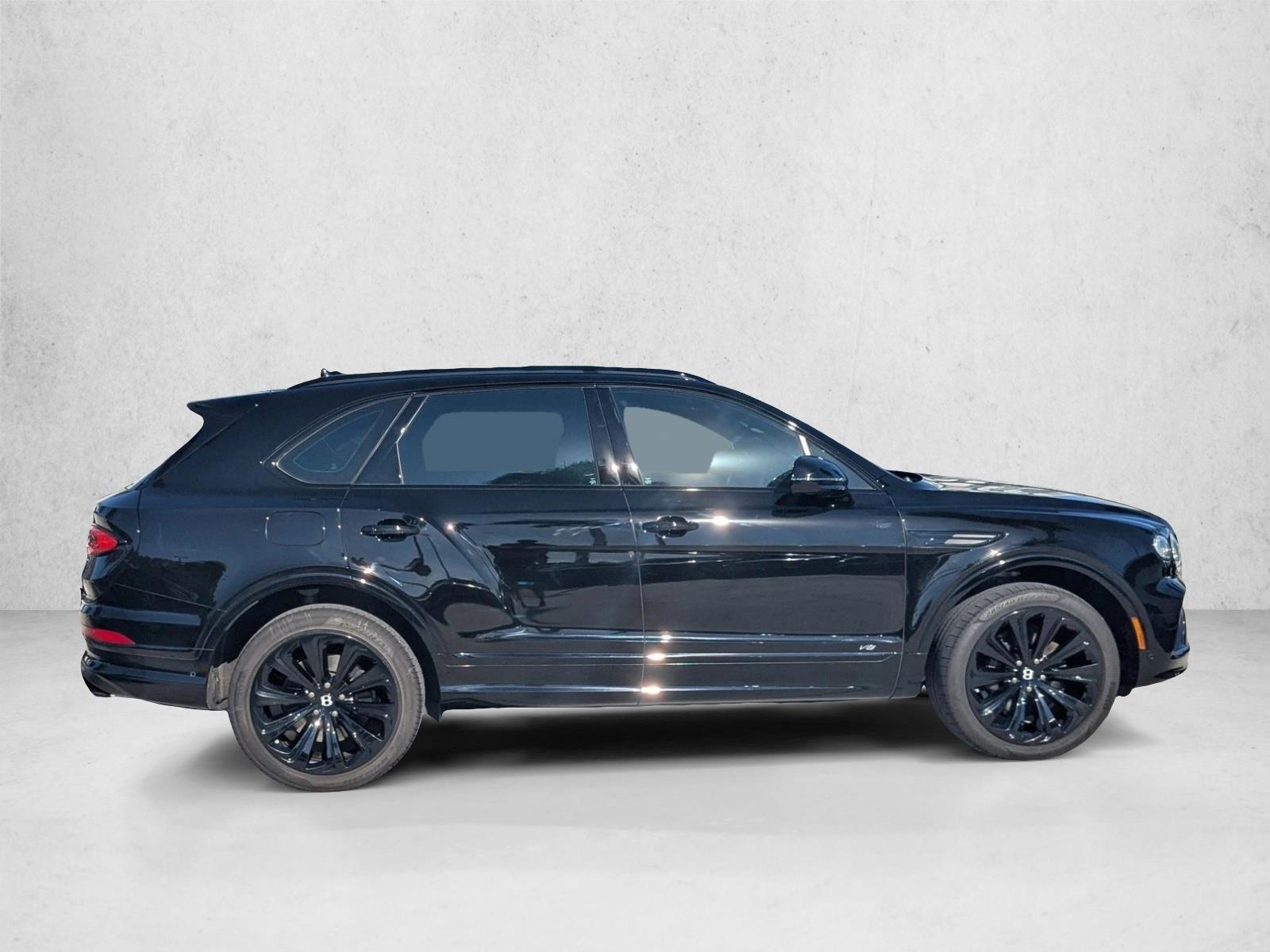 2021 Bentley Bentayga V8 photo 4