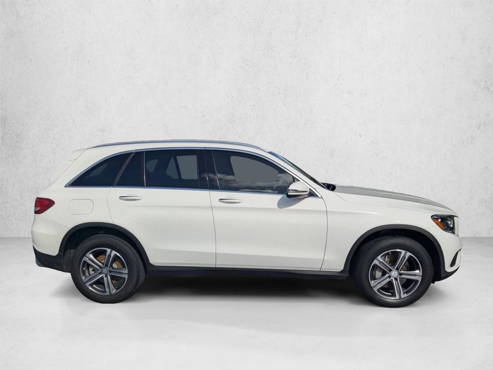 2016 Mercedes Benz GLC 300 photo 4