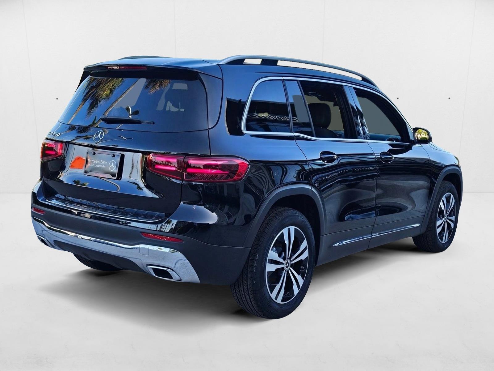 2025 Mercedes Benz GLB 250 photo 2
