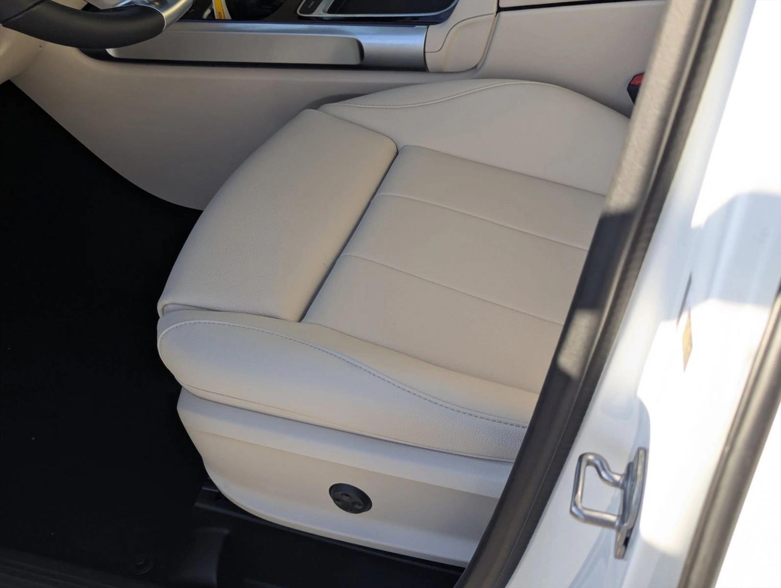2025 Mercedes Benz GLB 250 photo 4