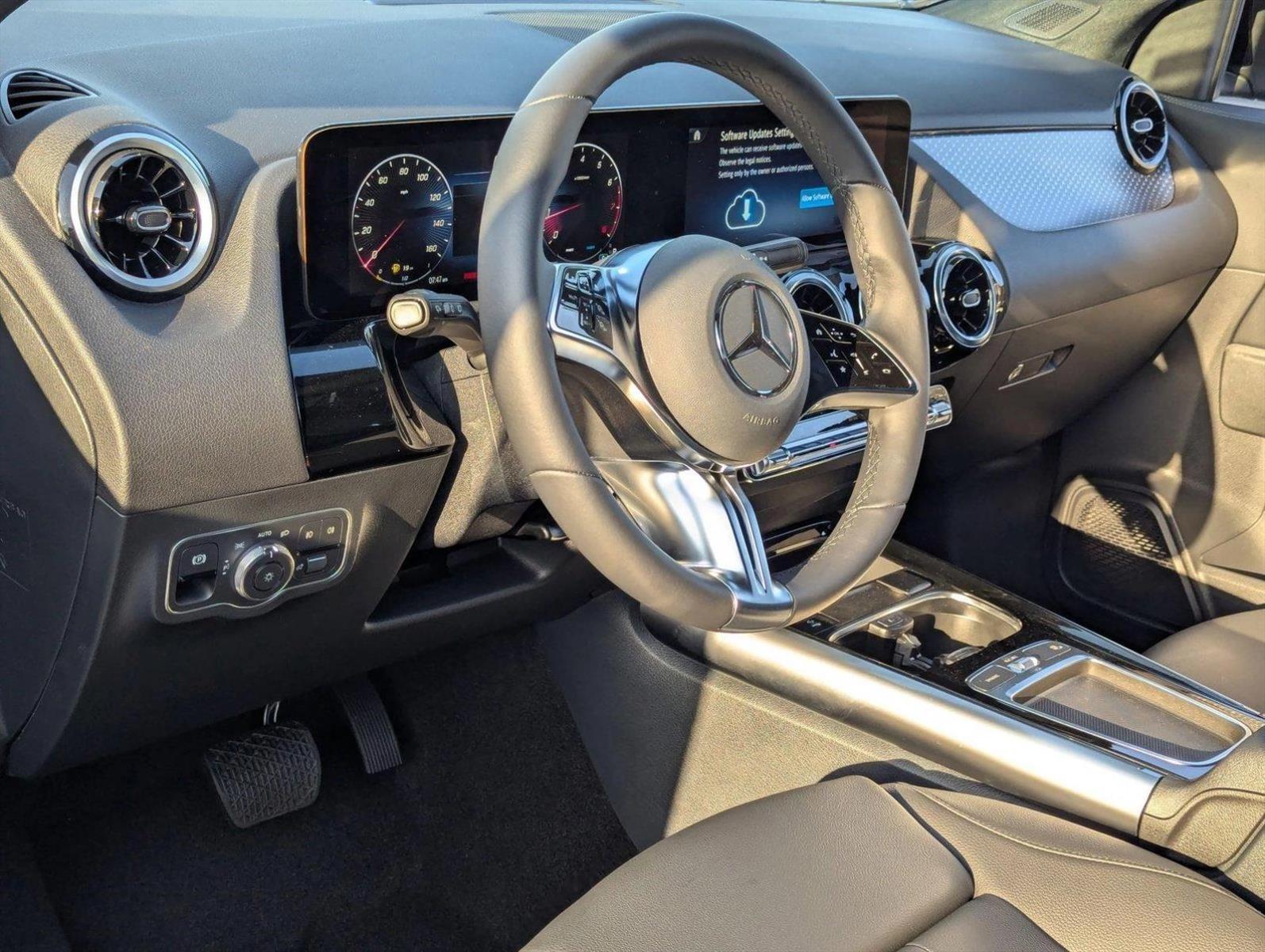 2025 Mercedes Benz GLA 250 photo 3