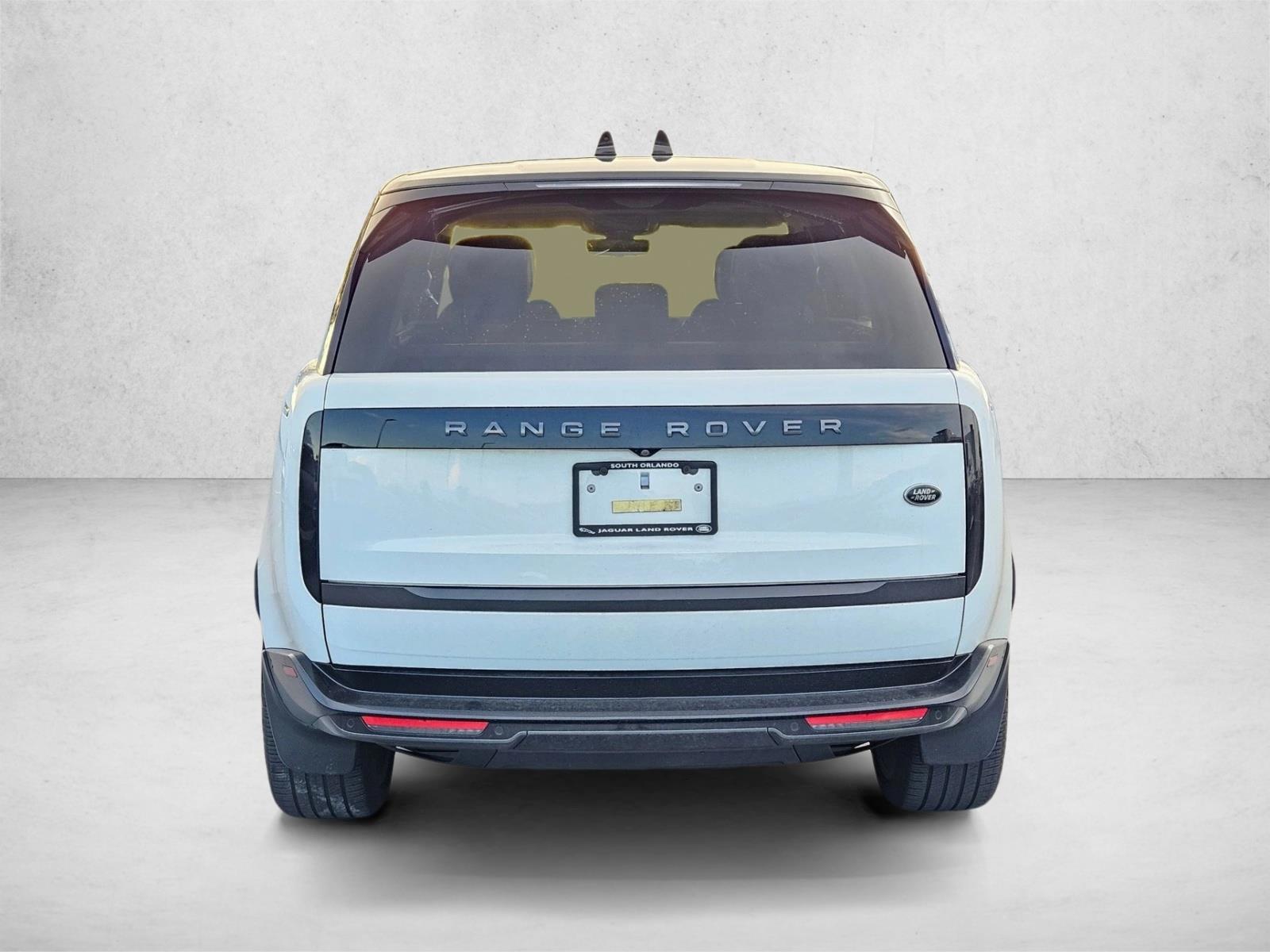 2023 Land Rover Range Rover SE photo 4