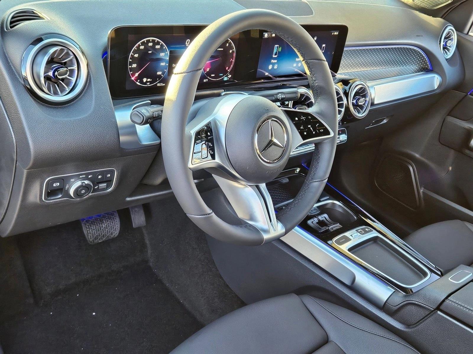 2025 Mercedes Benz GLB 250 photo 3