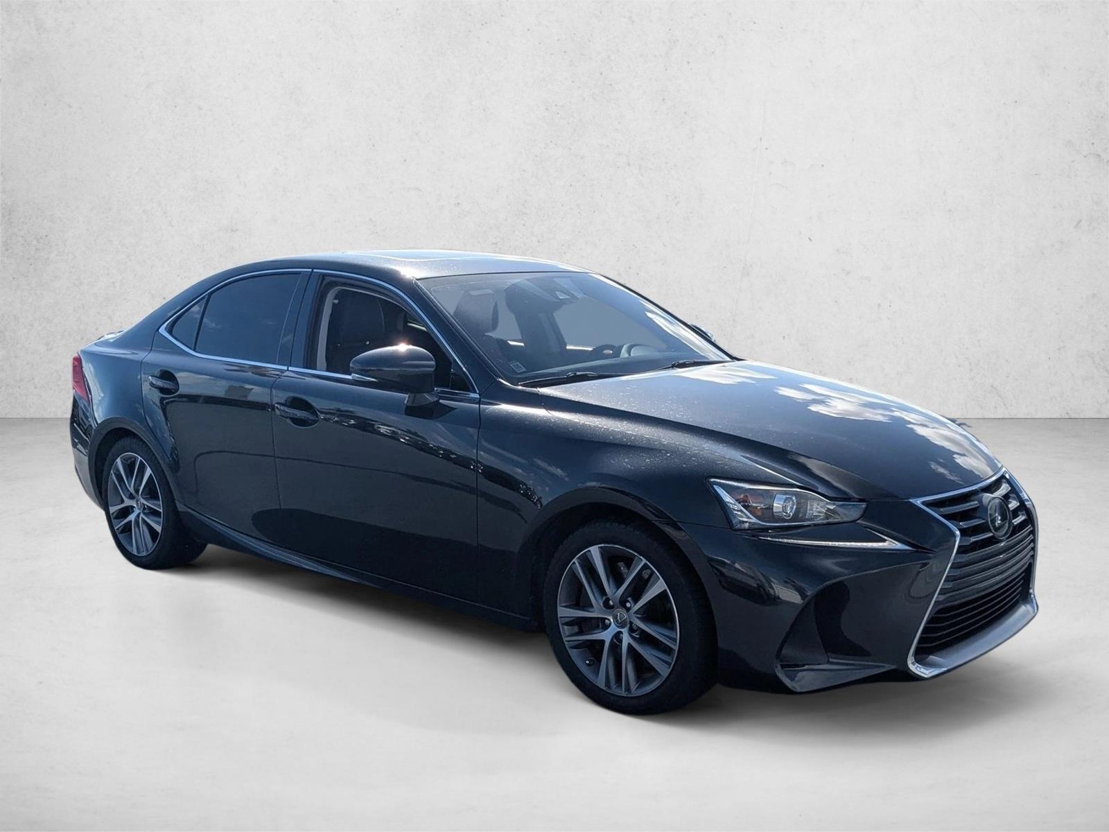 2019 Lexus IS 300 photo 3