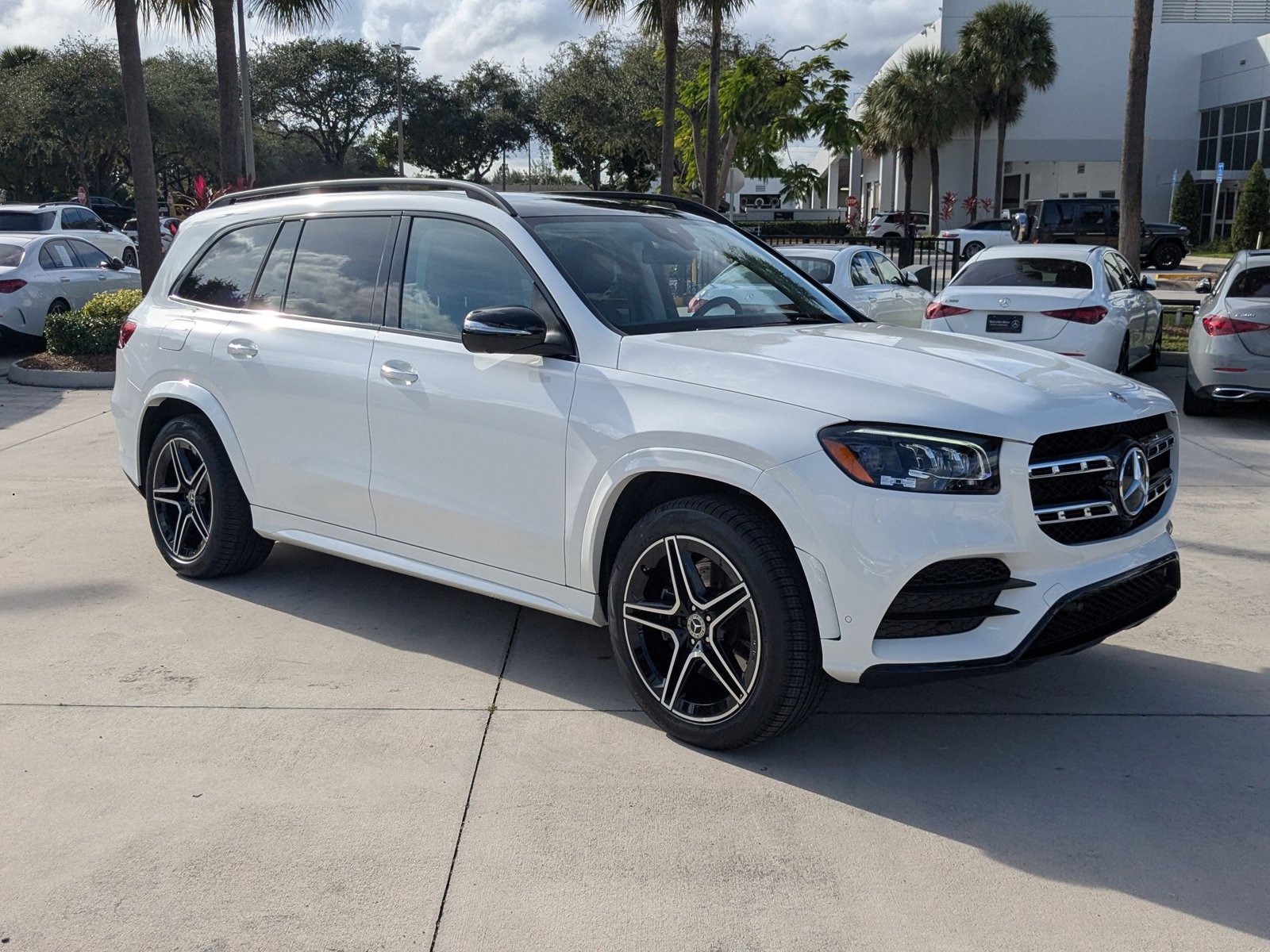 2023 Mercedes Benz GLS 450 4MATIC photo 2