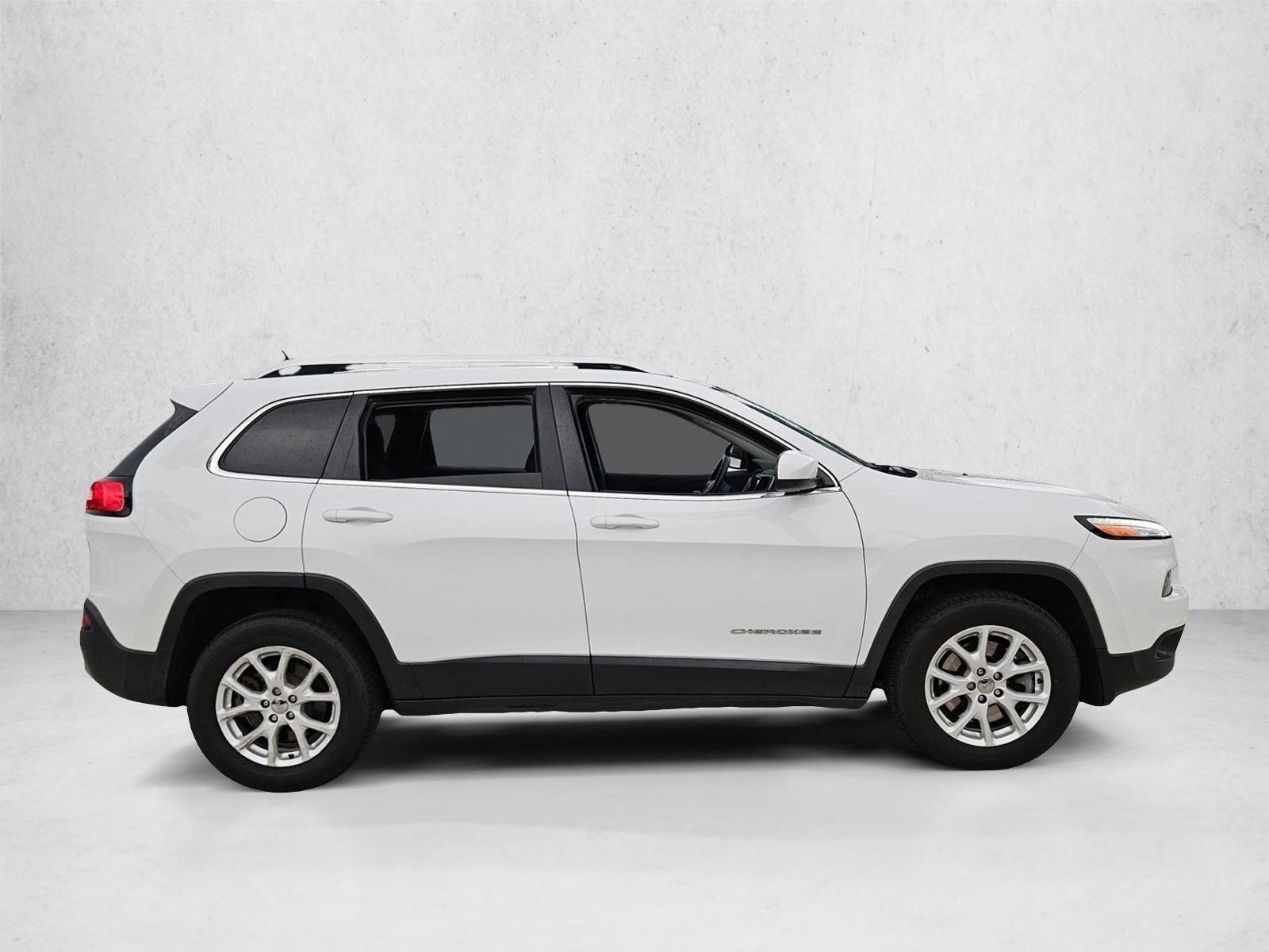 2015 Jeep Cherokee Latitude photo 2