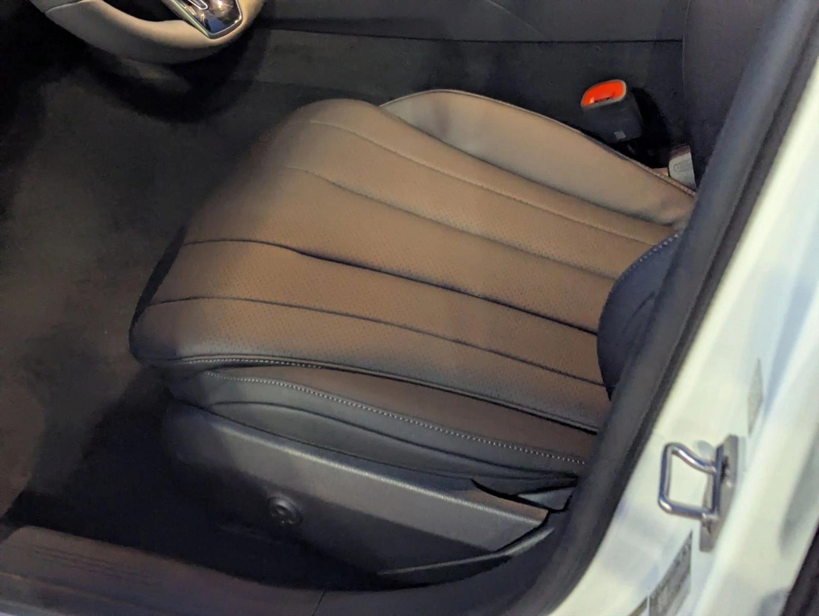 2026 Mercedes Benz E 350 4MATIC Sedan photo 4