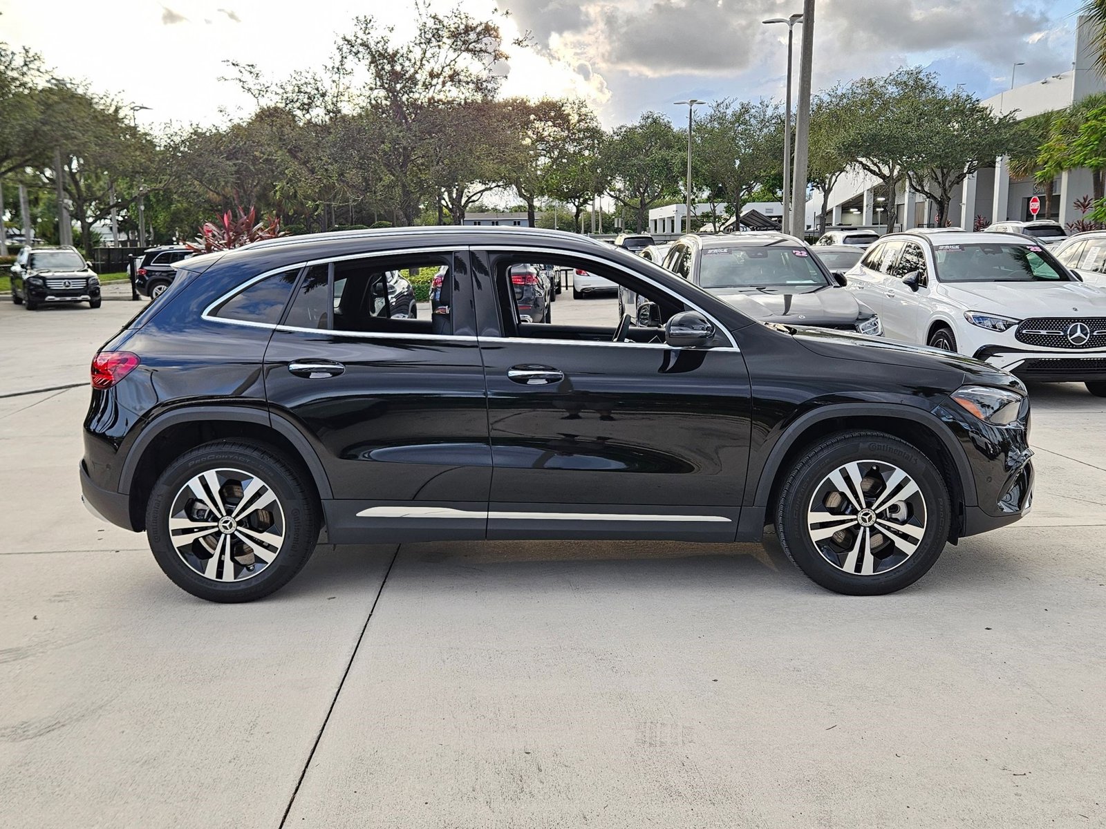 2025 Mercedes Benz GLA 250 photo 3