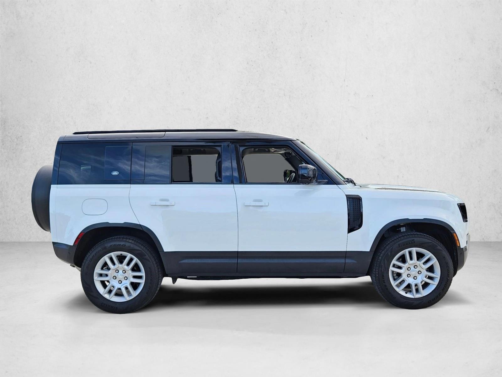 2023 Land Rover Defender 110 S photo 4
