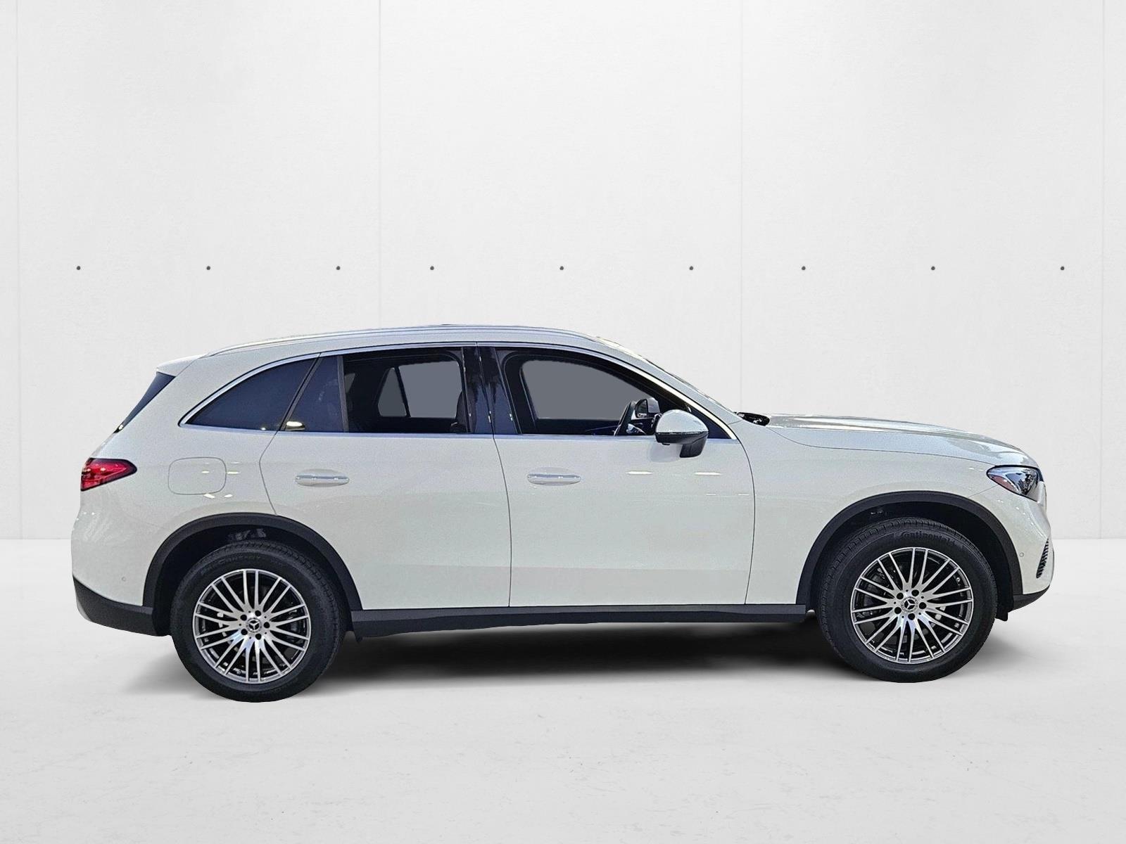 2025 Mercedes Benz GLC 300 photo 2
