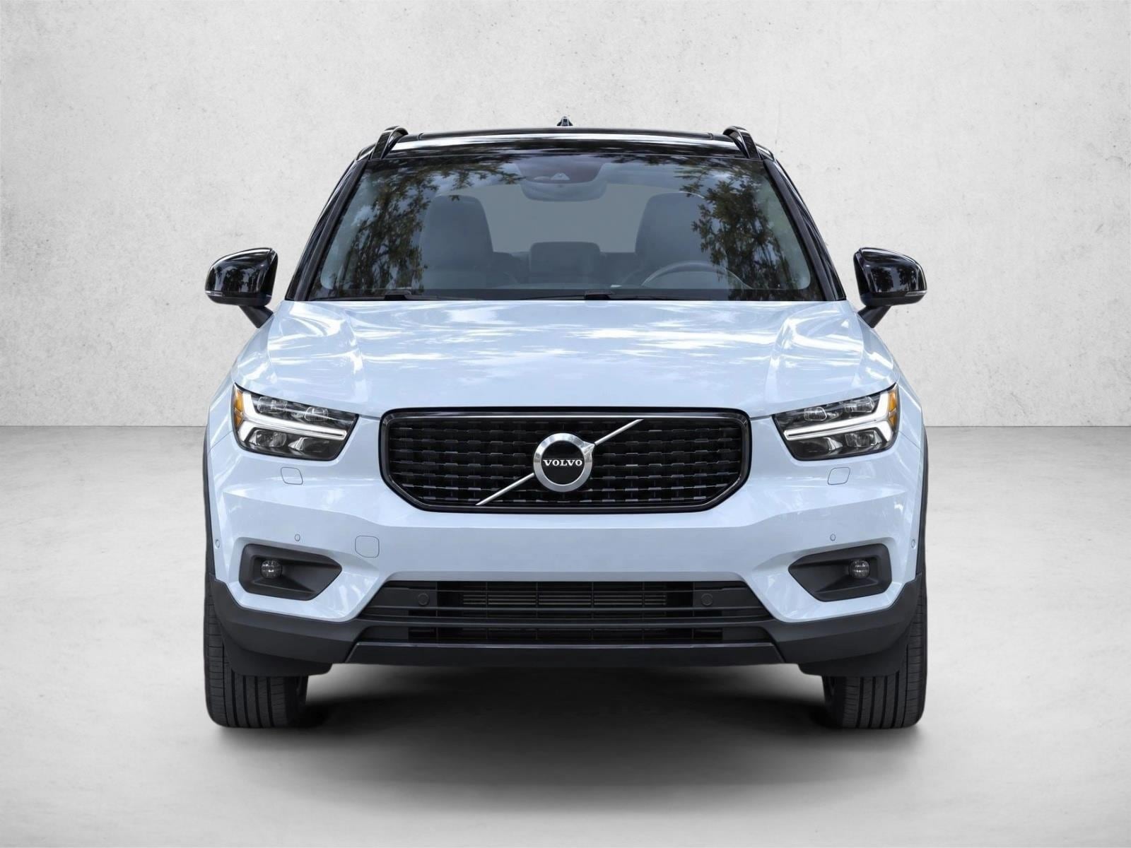 Used 2021 Volvo XC40 R-Design with VIN YV4162UM7M2432961 for sale in Fort Lauderdale, FL