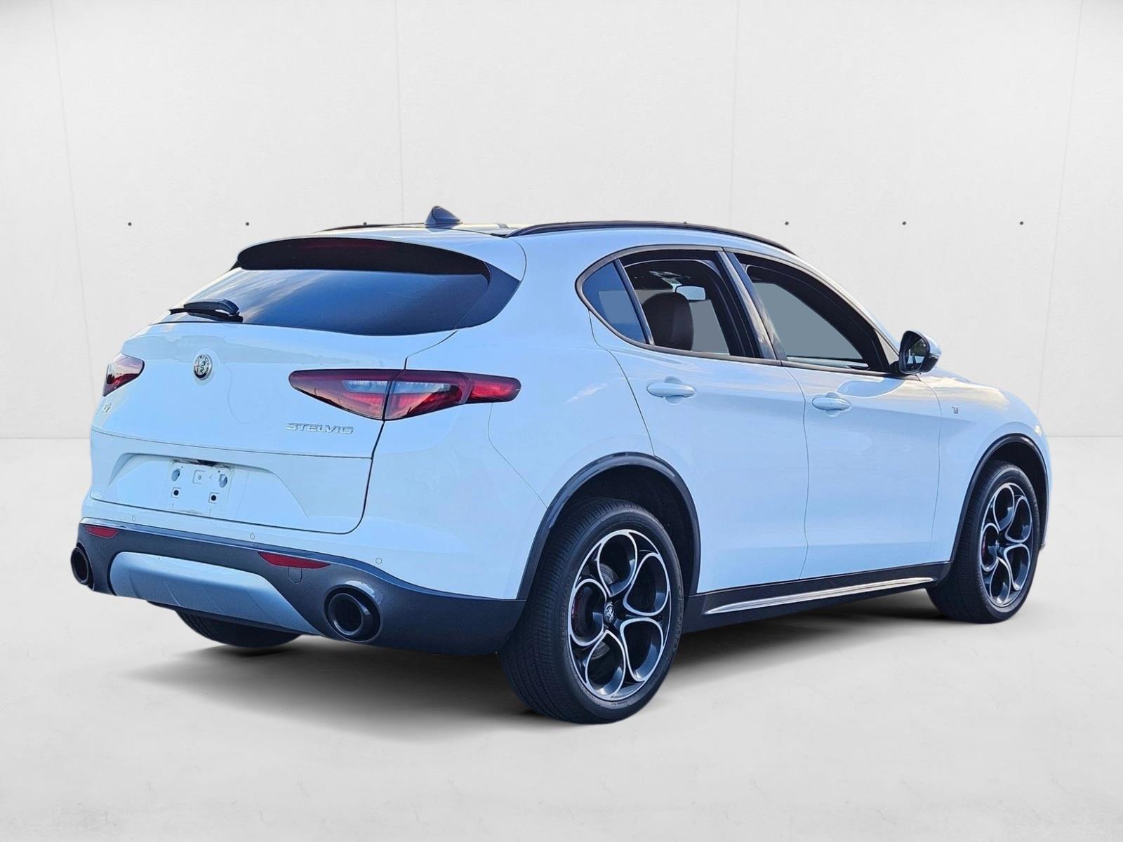 2022 Alfa Romeo Stelvio Ti photo 3