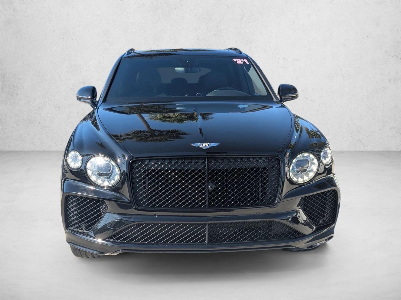 2021 Bentley Bentayga V8 photo 2