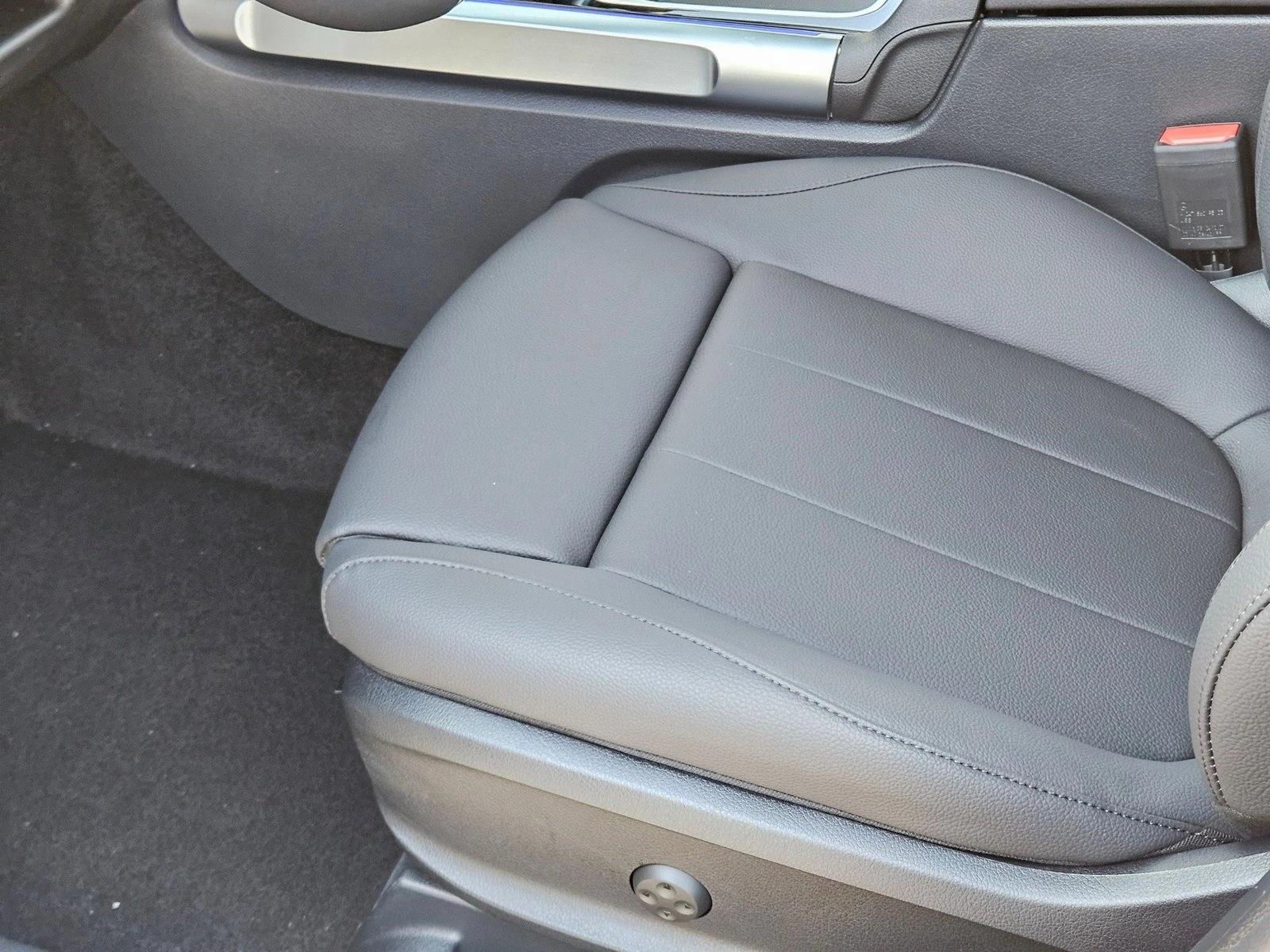 2025 Mercedes Benz GLB 250 photo 4
