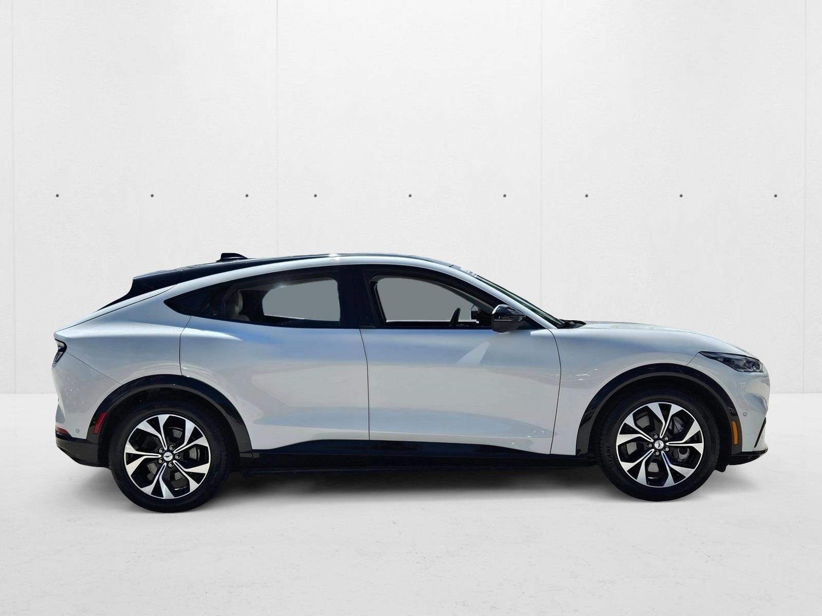 2021 Ford Mustang Mach-E Premium photo 4