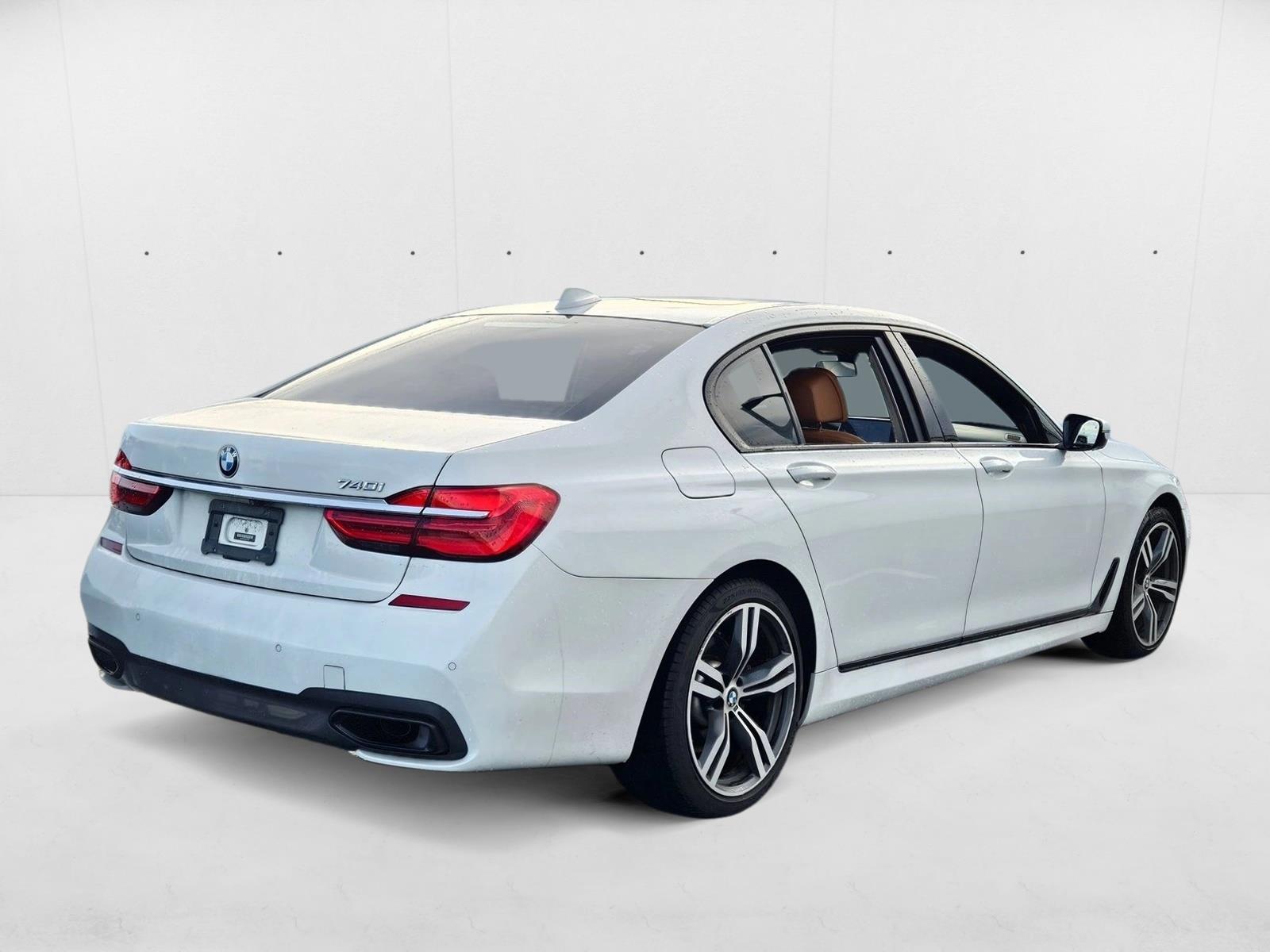 2019 Bmw 740i Sedan photo 3