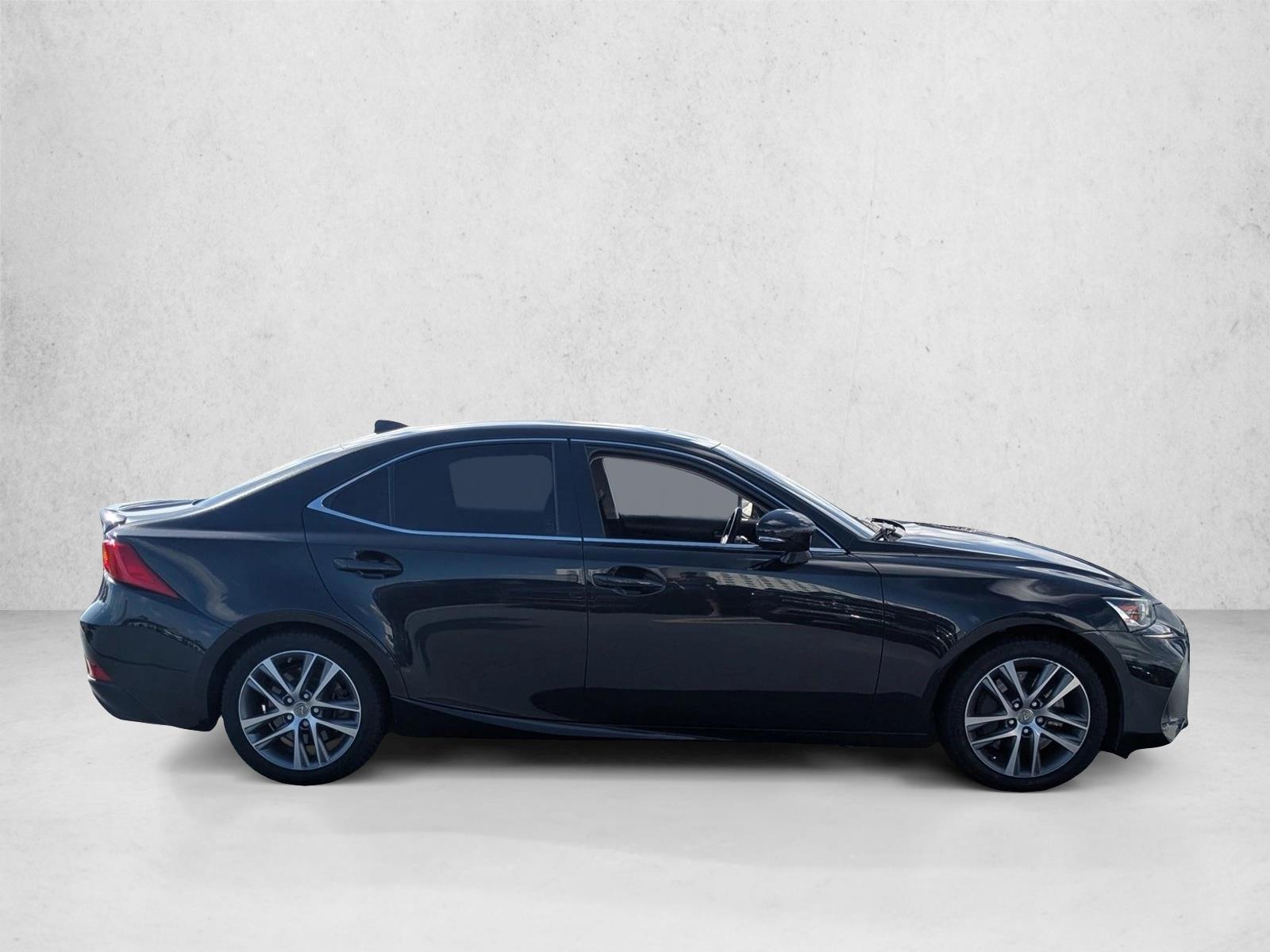 2019 Lexus IS 300 photo 4