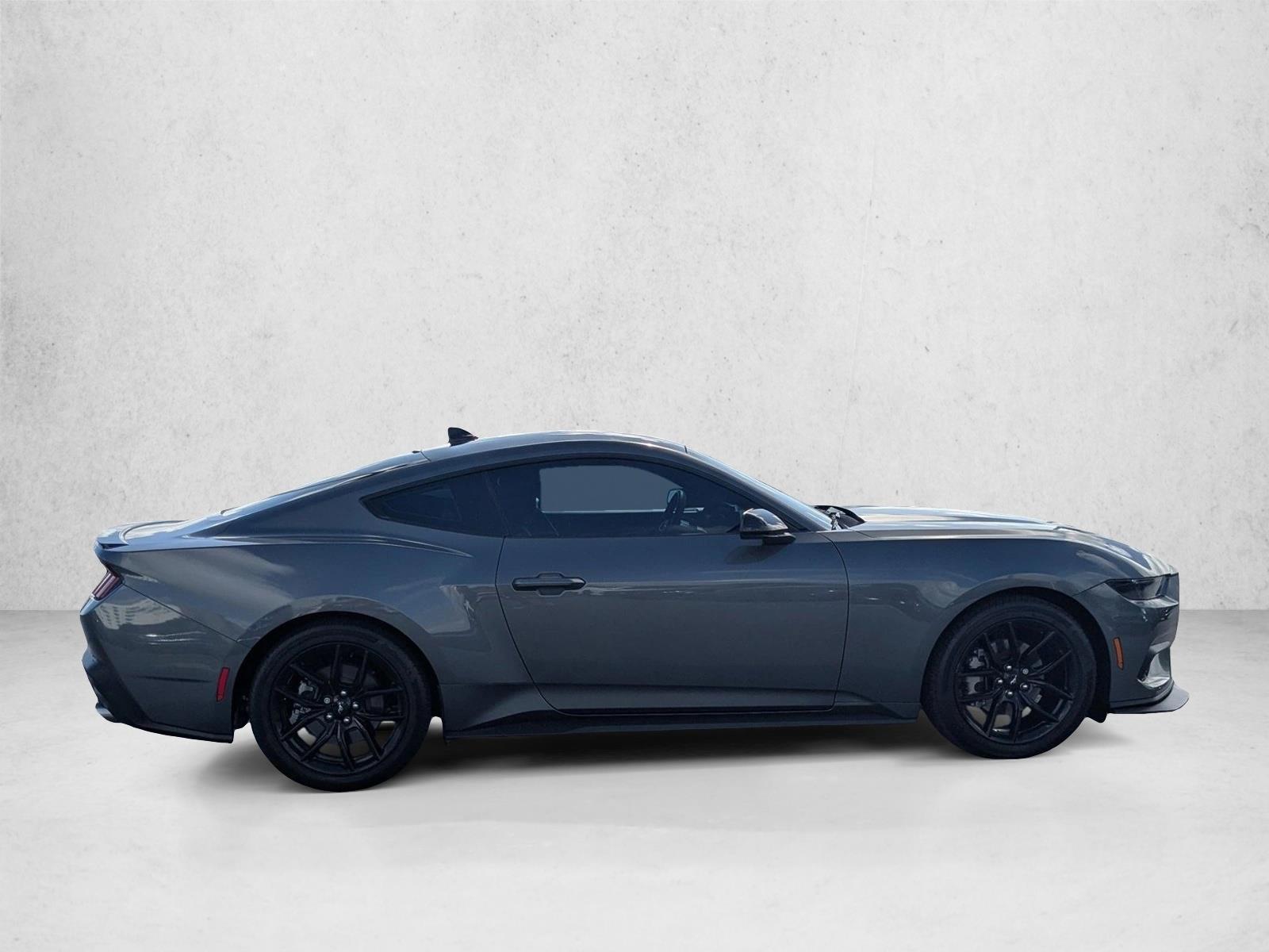 2025 Ford Mustang EcoBoost photo 4