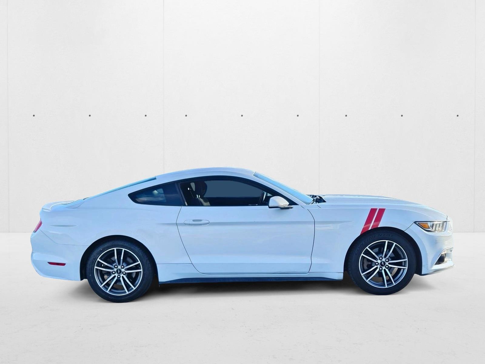2017 Ford Mustang EcoBoost photo 4