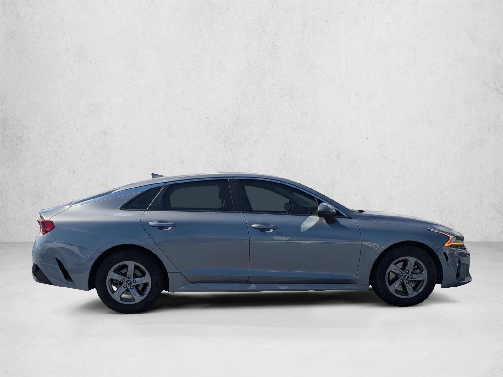 2022 Kia K5 LXS photo 2