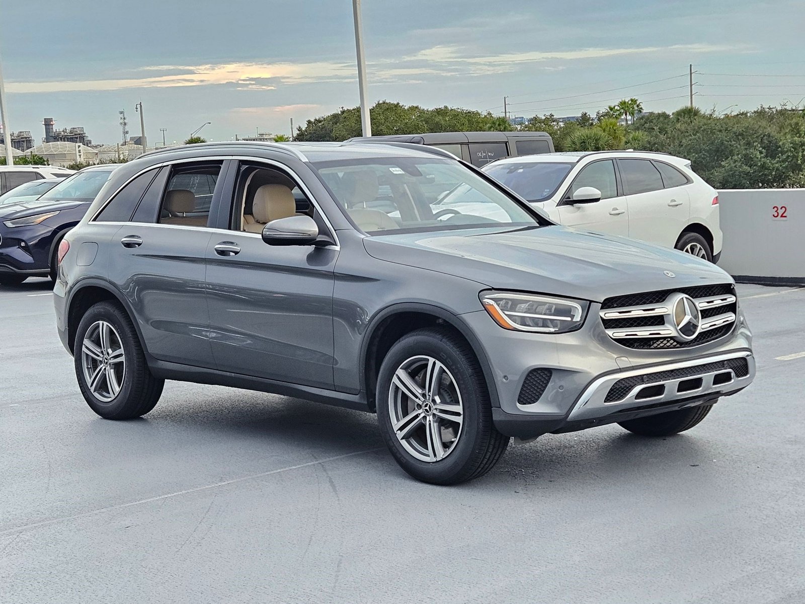 2021 Mercedes Benz GLC 300 photo 3