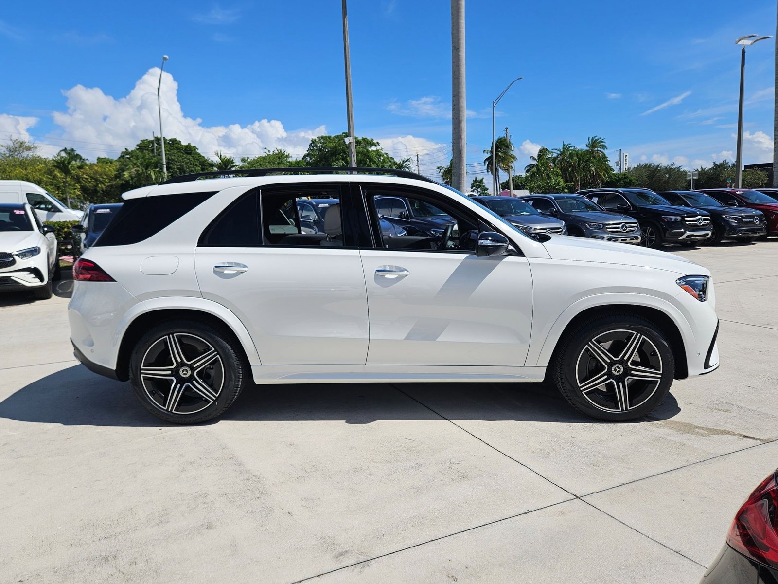 2025 Mercedes Benz GLE 350 4MATIC photo 4