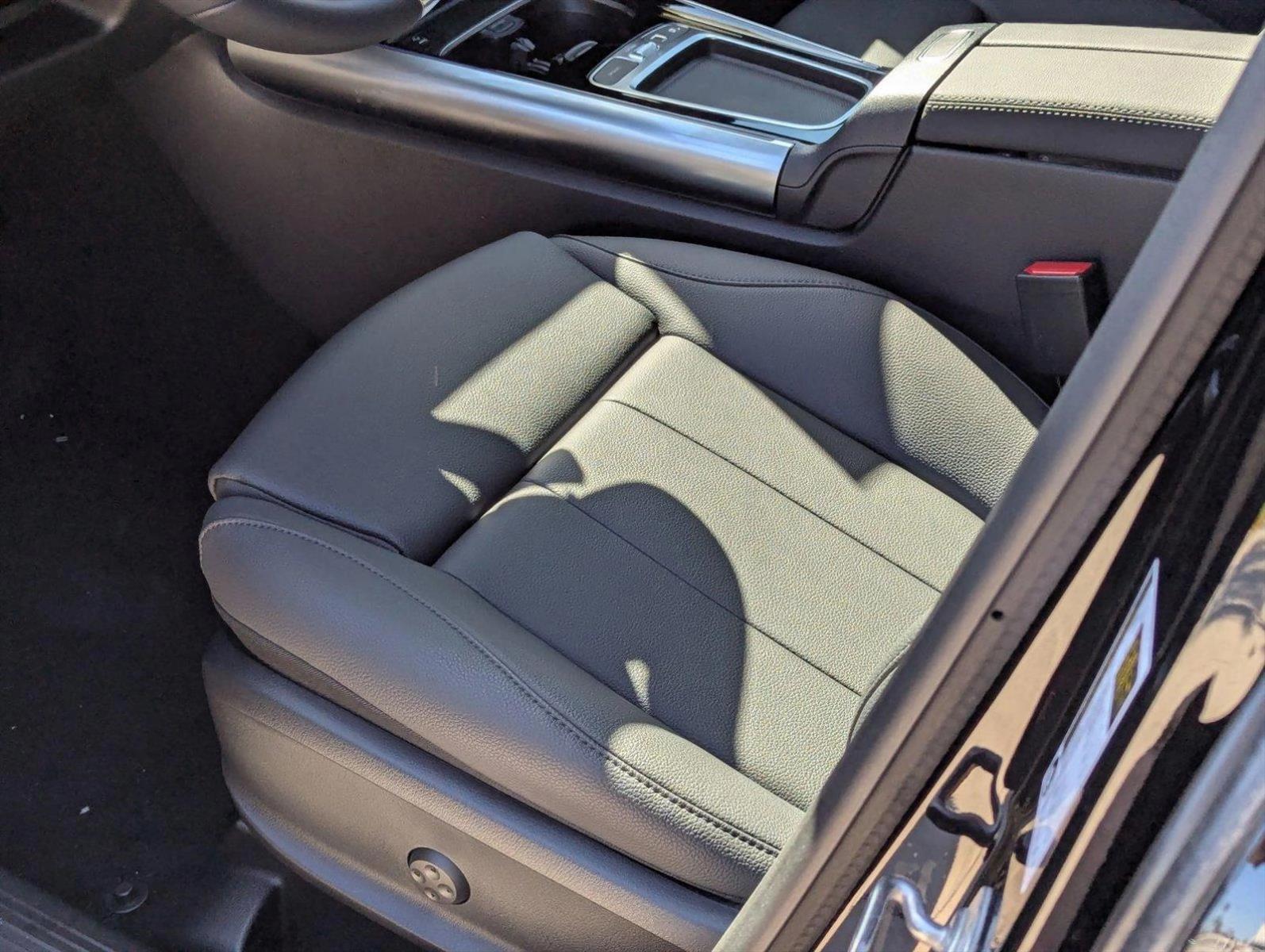 2025 Mercedes Benz GLA 250 photo 4