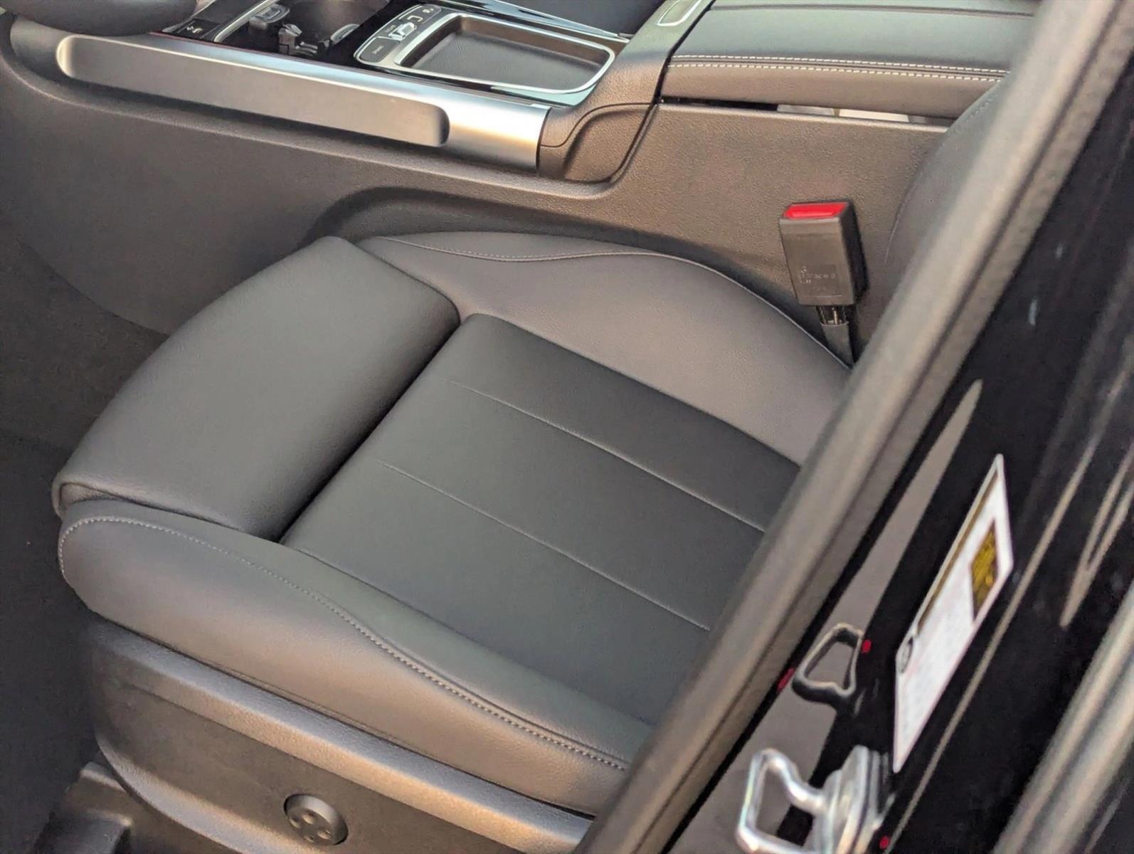 2025 Mercedes Benz GLB 250 photo 4