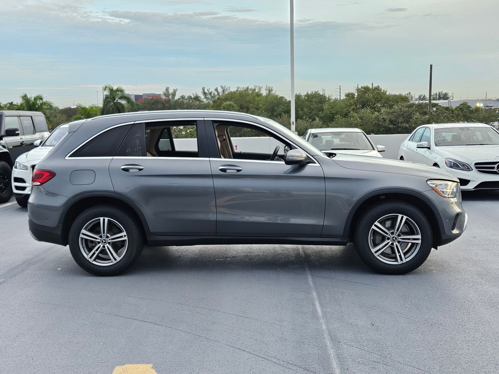 2021 Mercedes Benz GLC 300 photo 4