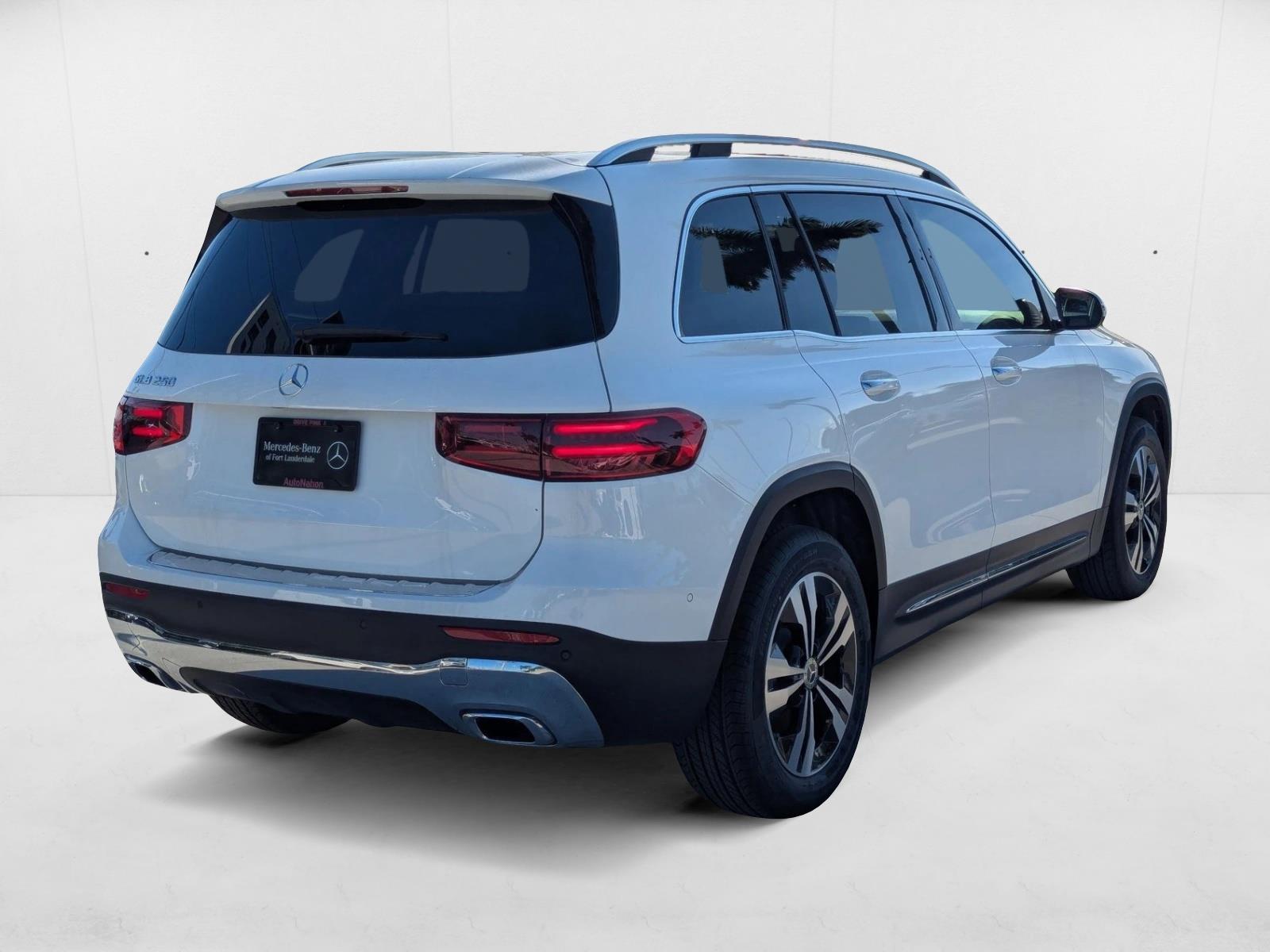2025 Mercedes Benz GLB 250 photo 2