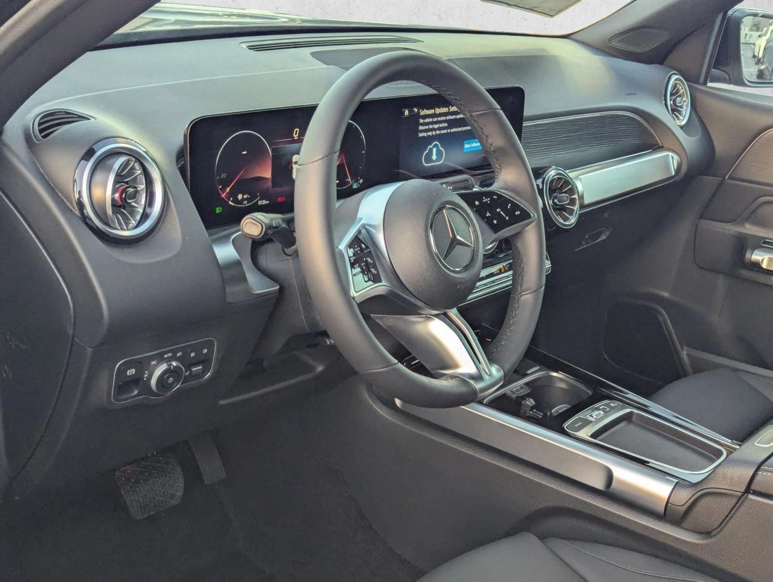 2025 Mercedes Benz GLB 250 photo 3