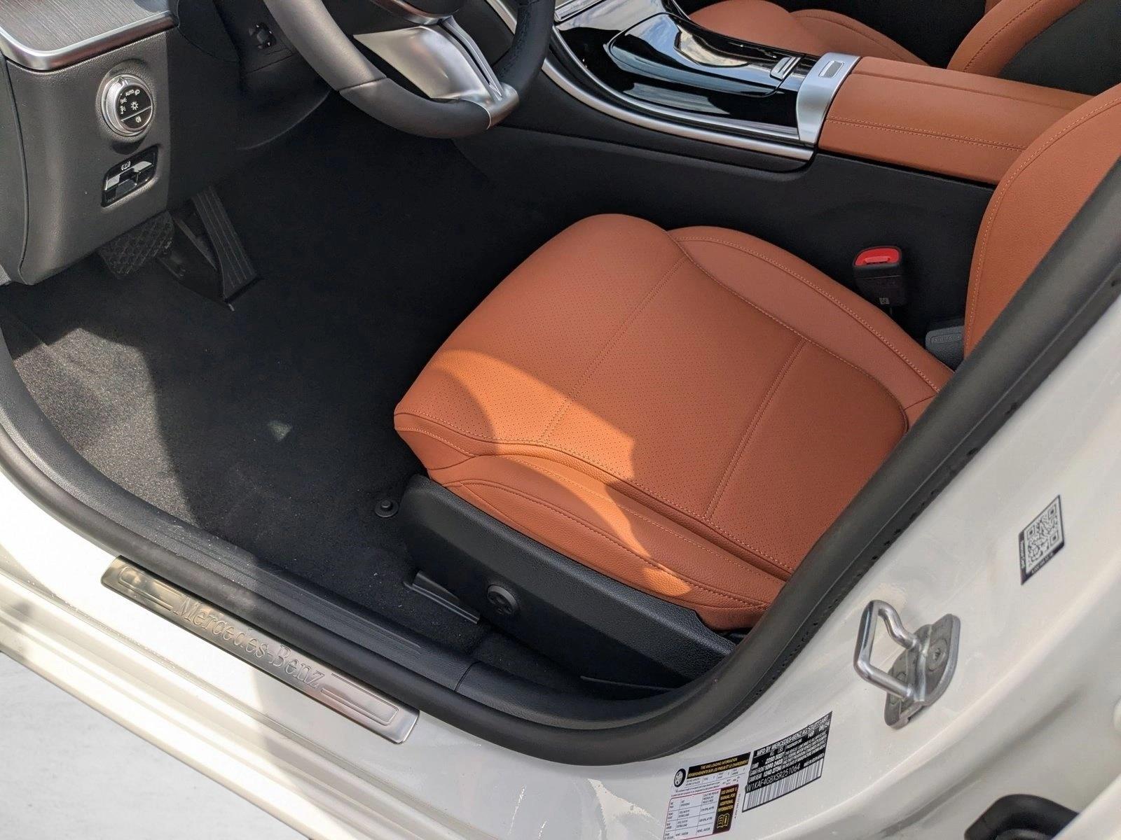 2025 Mercedes Benz C 300 Sedan photo 4