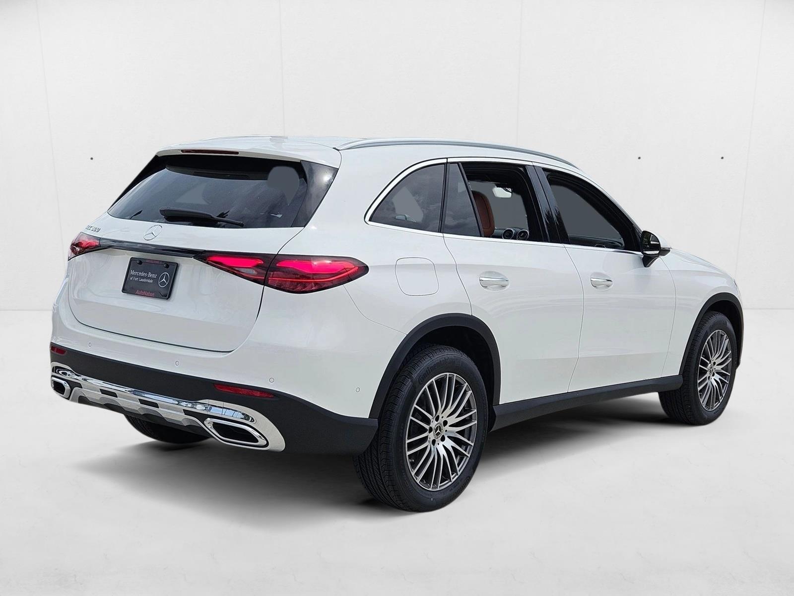 2026 Mercedes Benz GLC 300 photo 2
