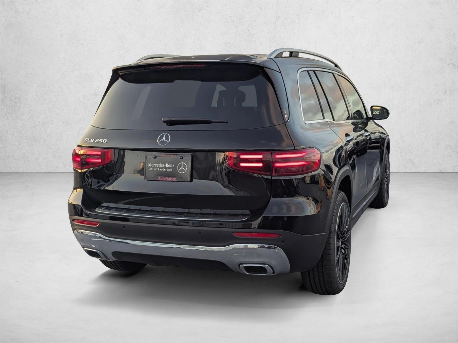 2025 Mercedes Benz GLB 250 photo 2