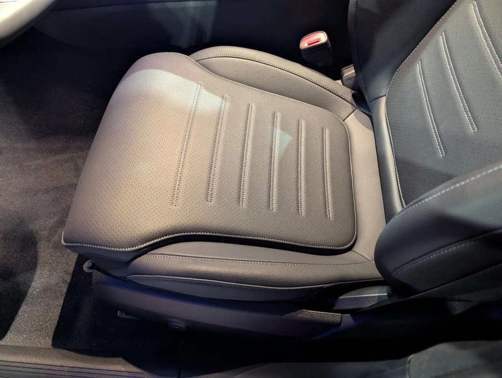 New 2025 Mercedes-Benz C-Class C 300 Sedan Sedan