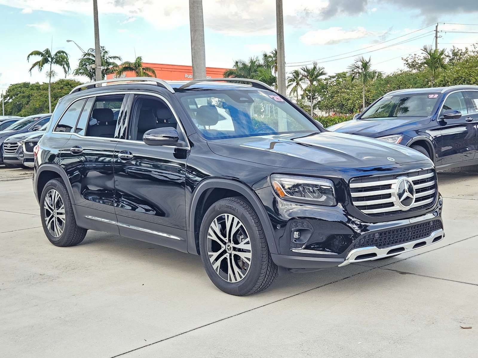 2025 Mercedes Benz GLB 250 photo 3
