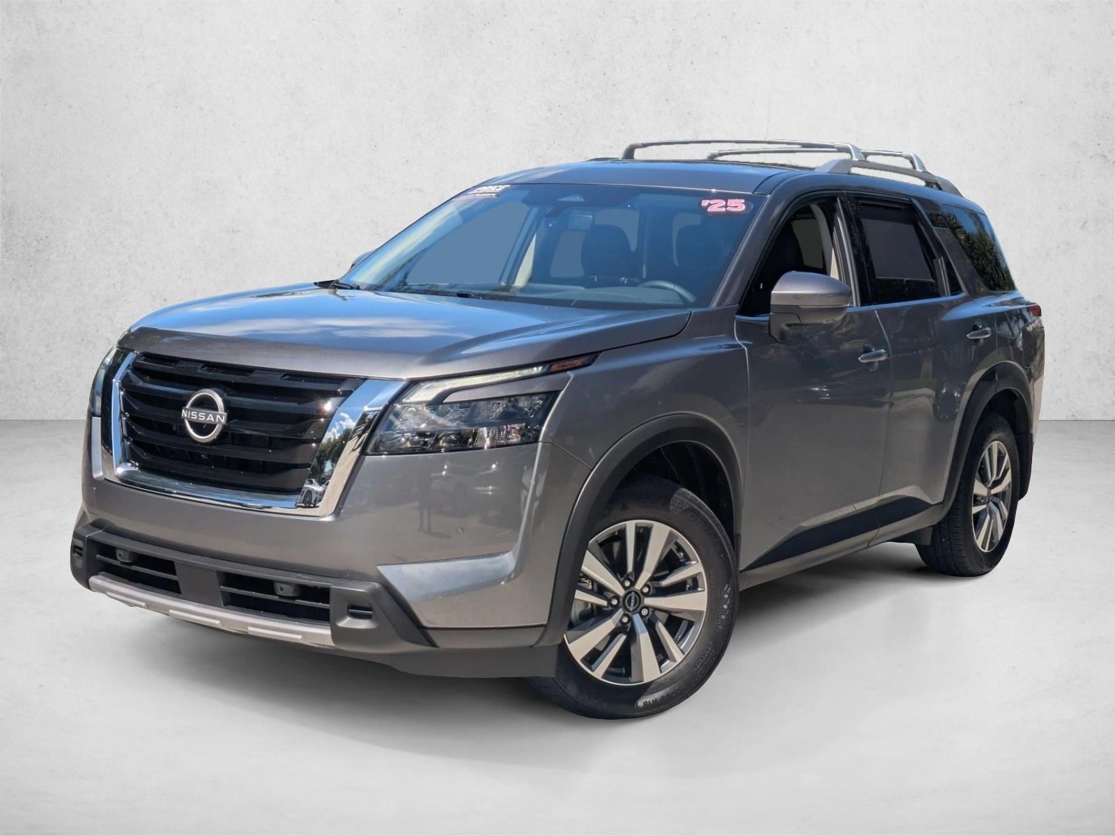 2025 Nissan Pathfinder SL 2WD's photo