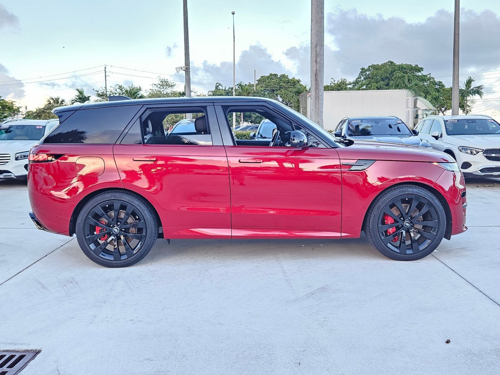 2025 Land Rover Range Rover Sport P530 Dynamic SE photo 4