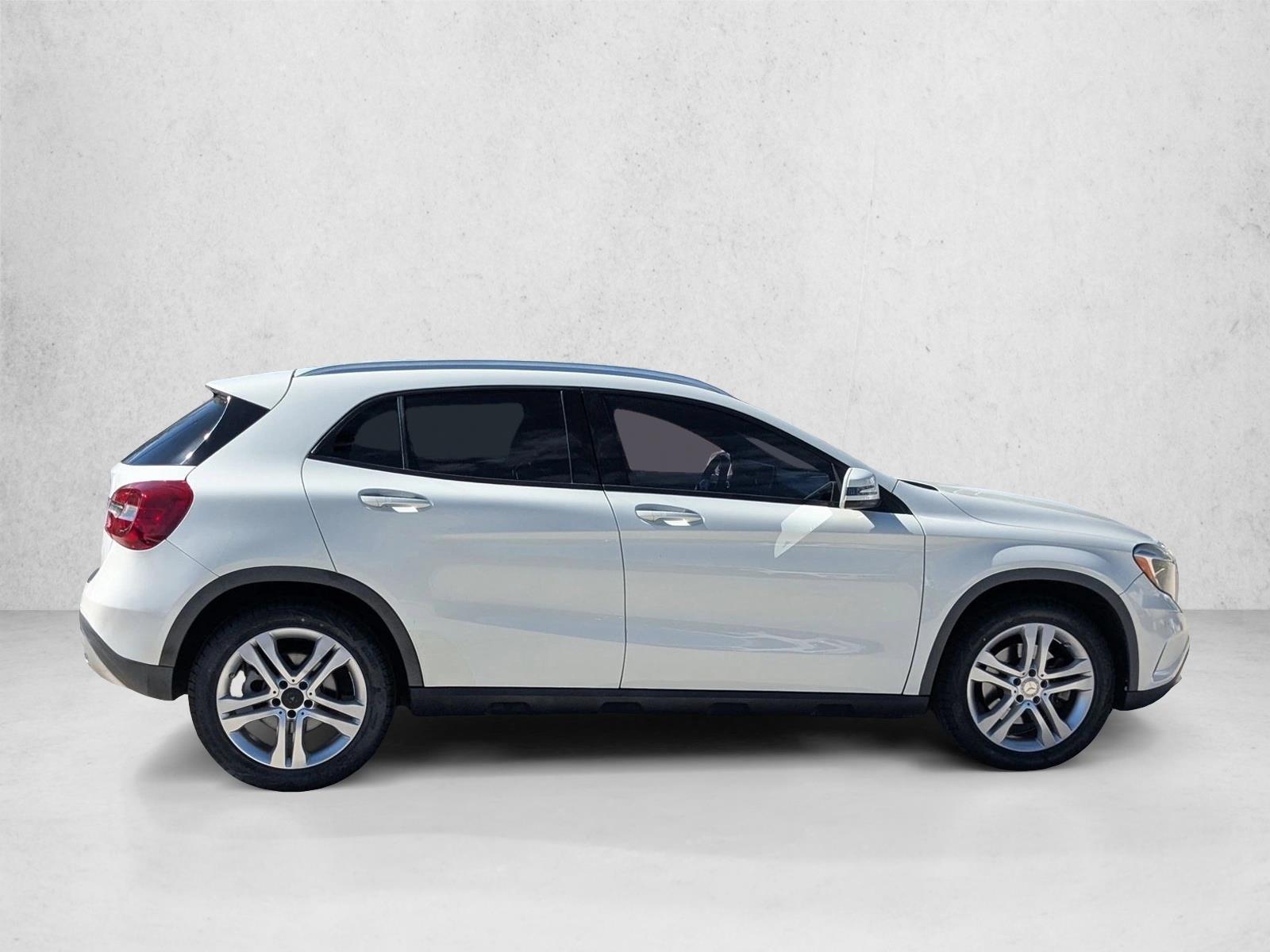 2016 Mercedes Benz GLA 250 photo 4