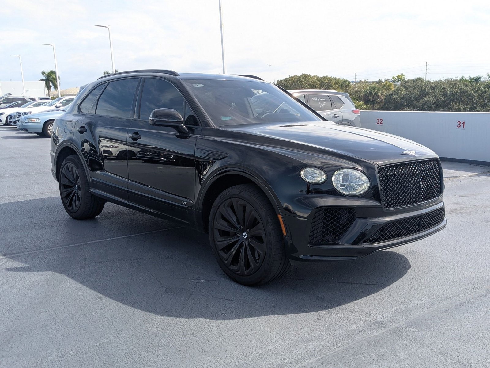 2021 Bentley Bentayga V8 photo 3