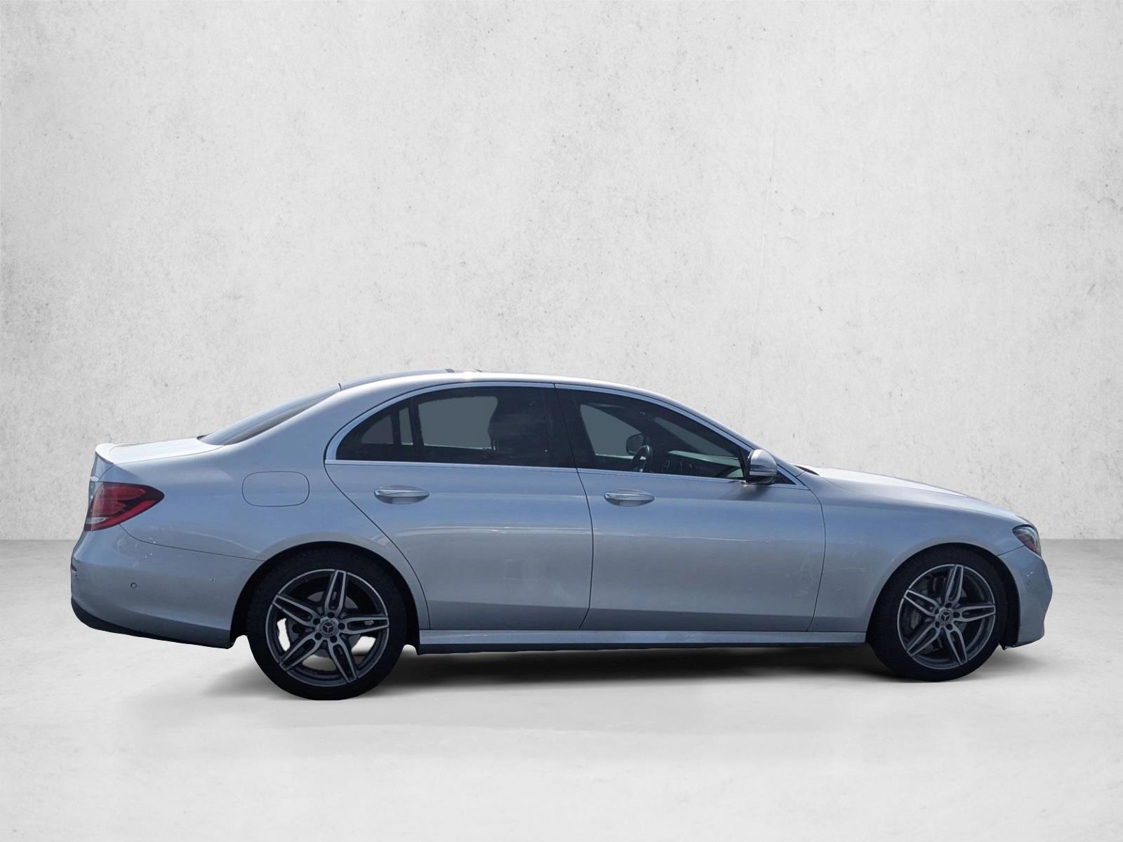 2018 Mercedes Benz E 300 Sedan photo 4