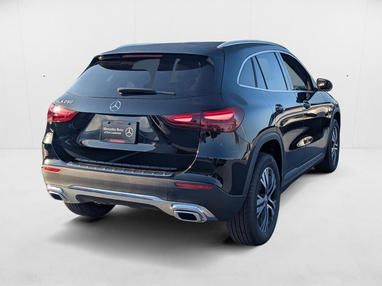 2025 Mercedes Benz GLA 250 photo 2