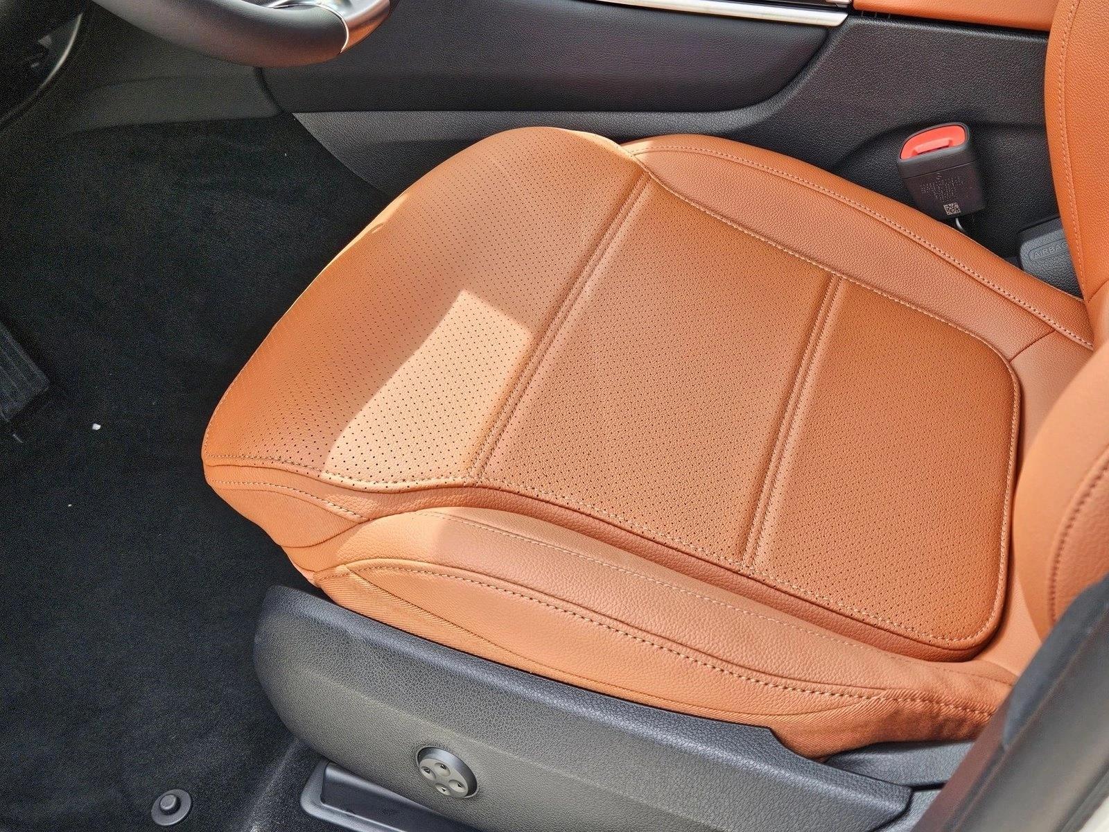 2026 Mercedes Benz GLC 300 photo 2