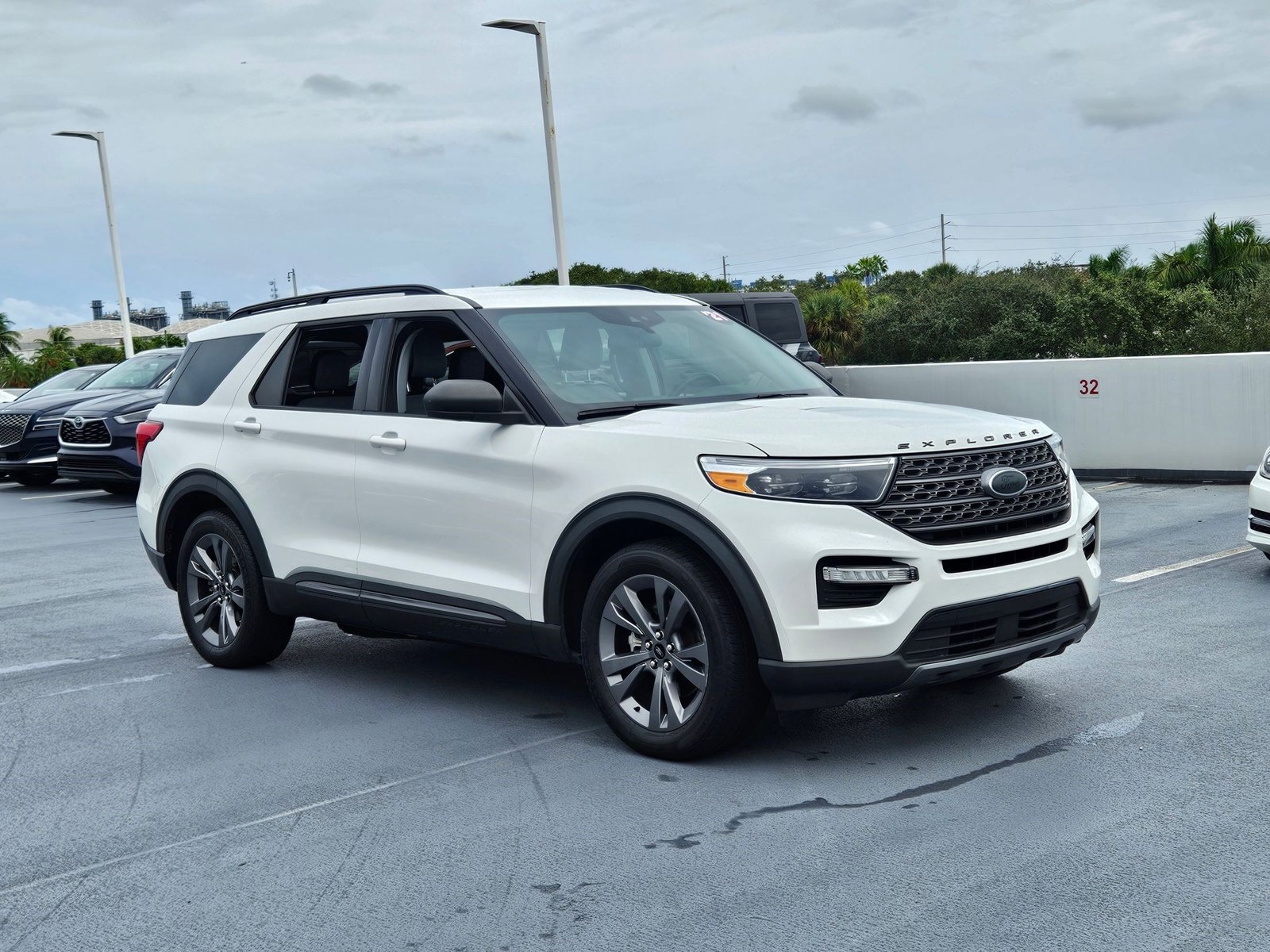 2021 Ford Explorer XLT photo 2