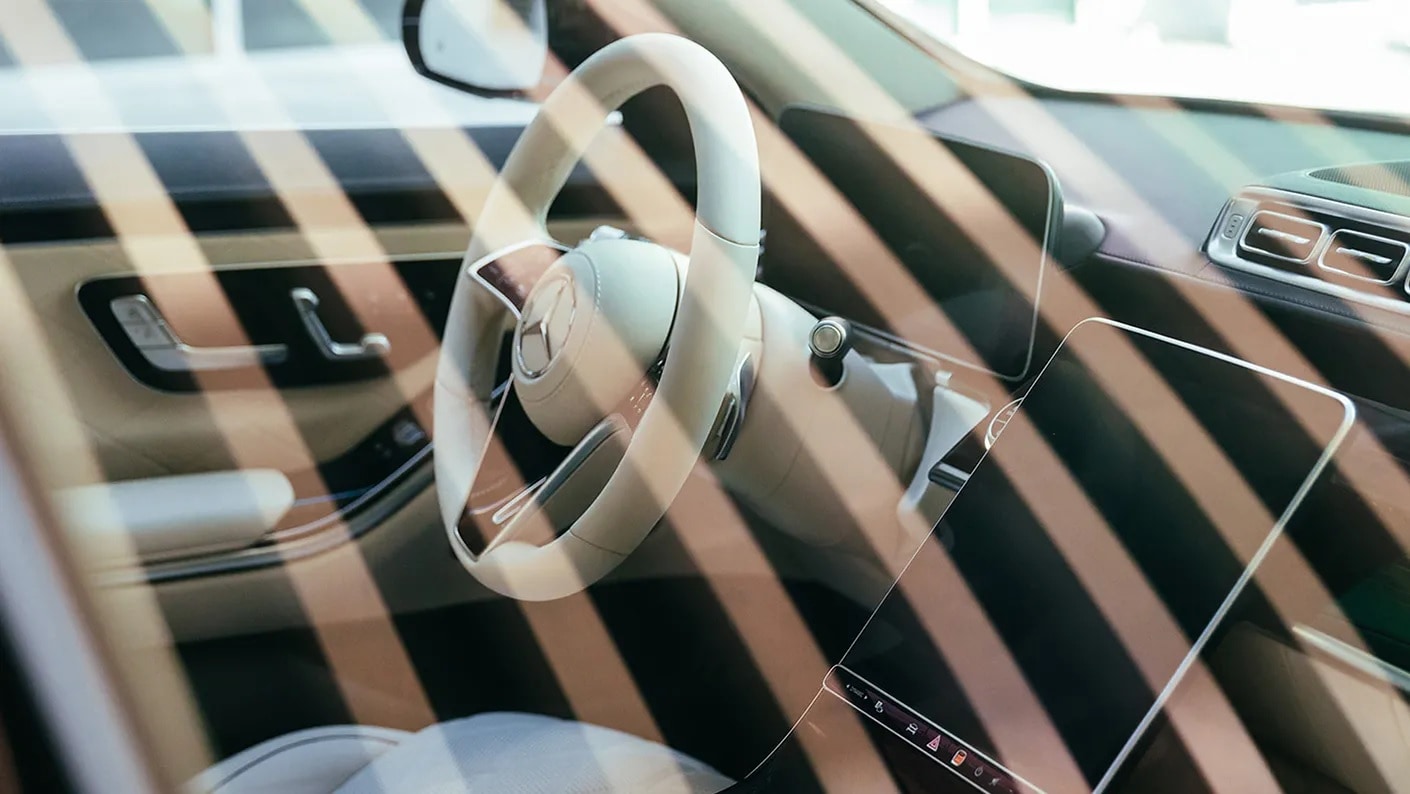 Mercedes-Benz with EASY ENTRY® and EXIT